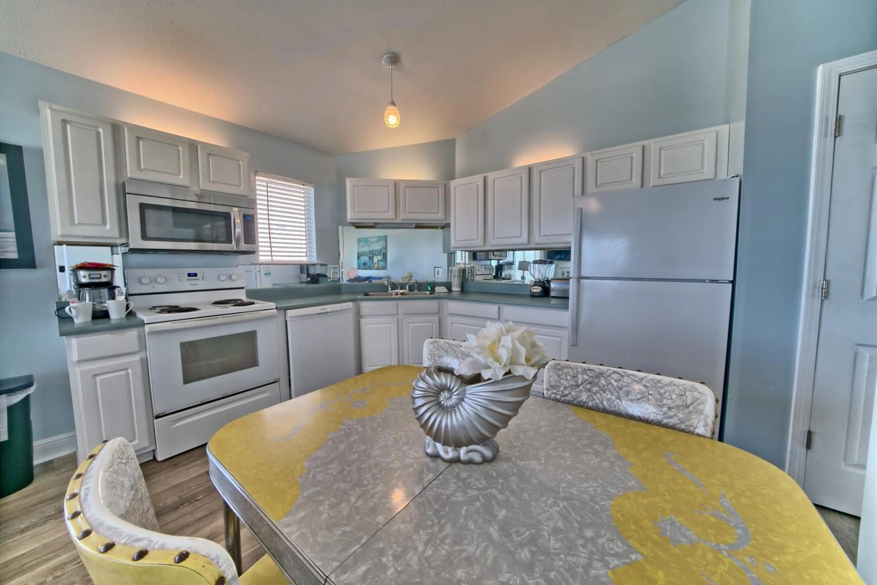 Dining area in Pineapple Villas