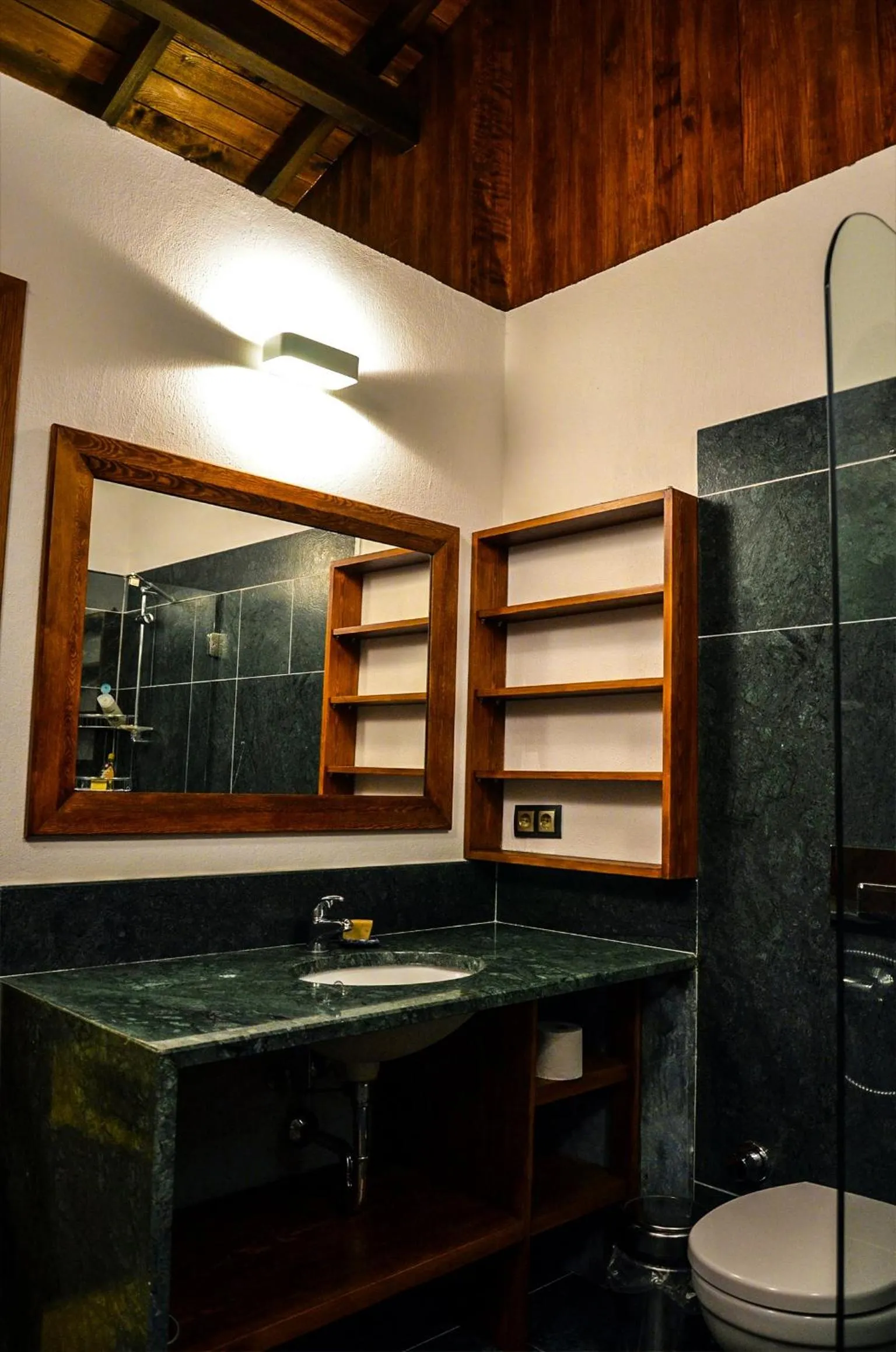 Shower in Mavras Tas Odalar