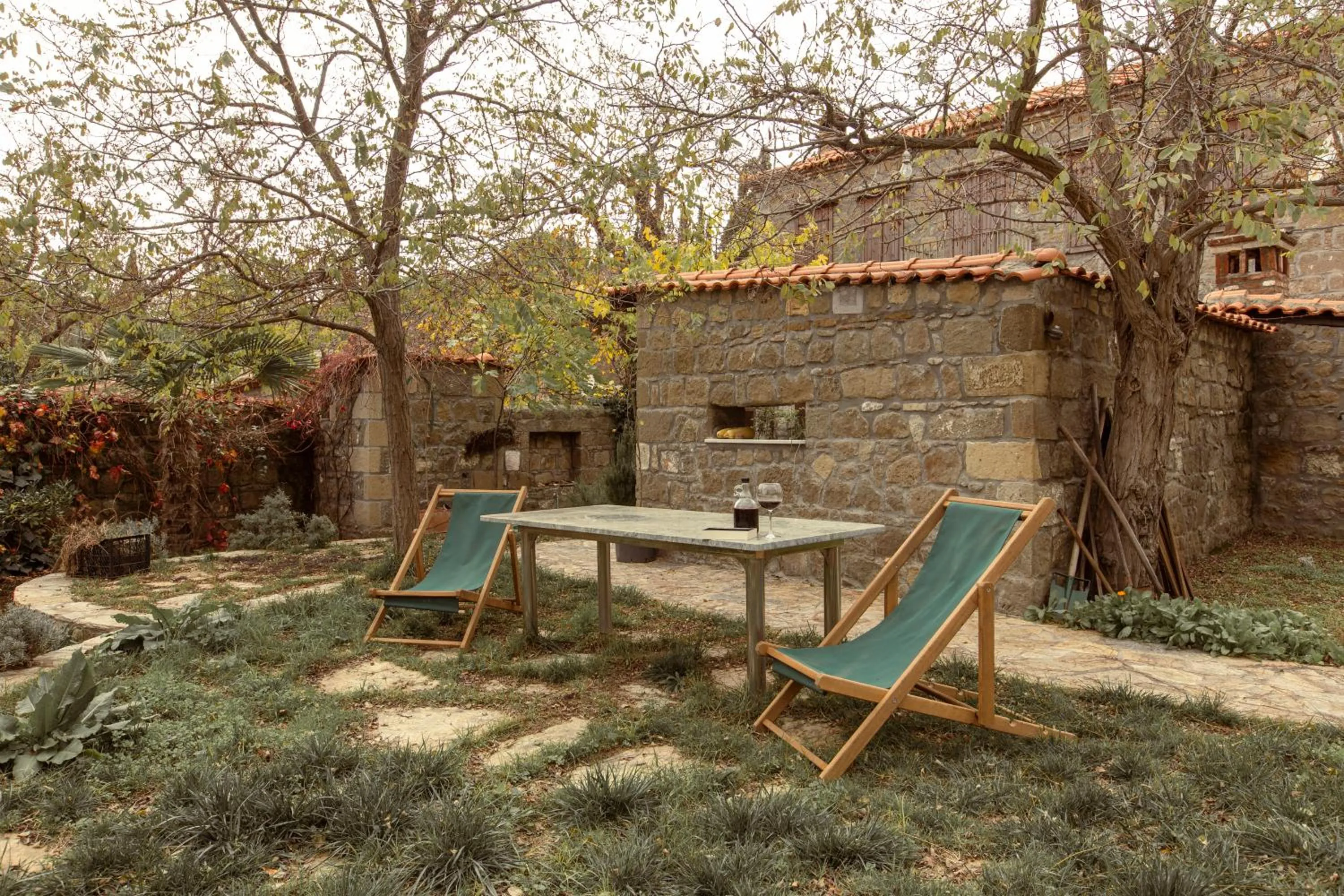 Seating area in Mavras Tas Odalar