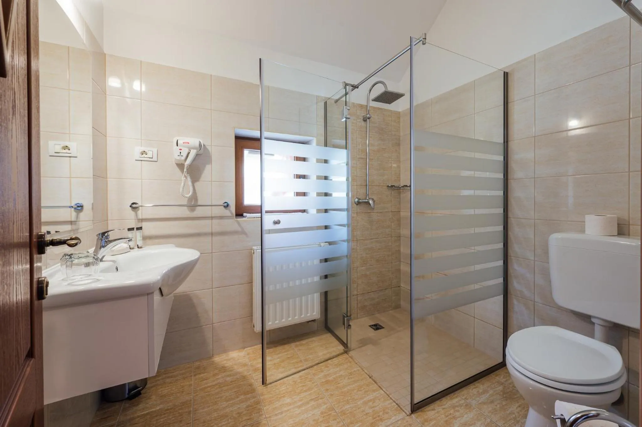 Bathroom in Pensiunea Comfort