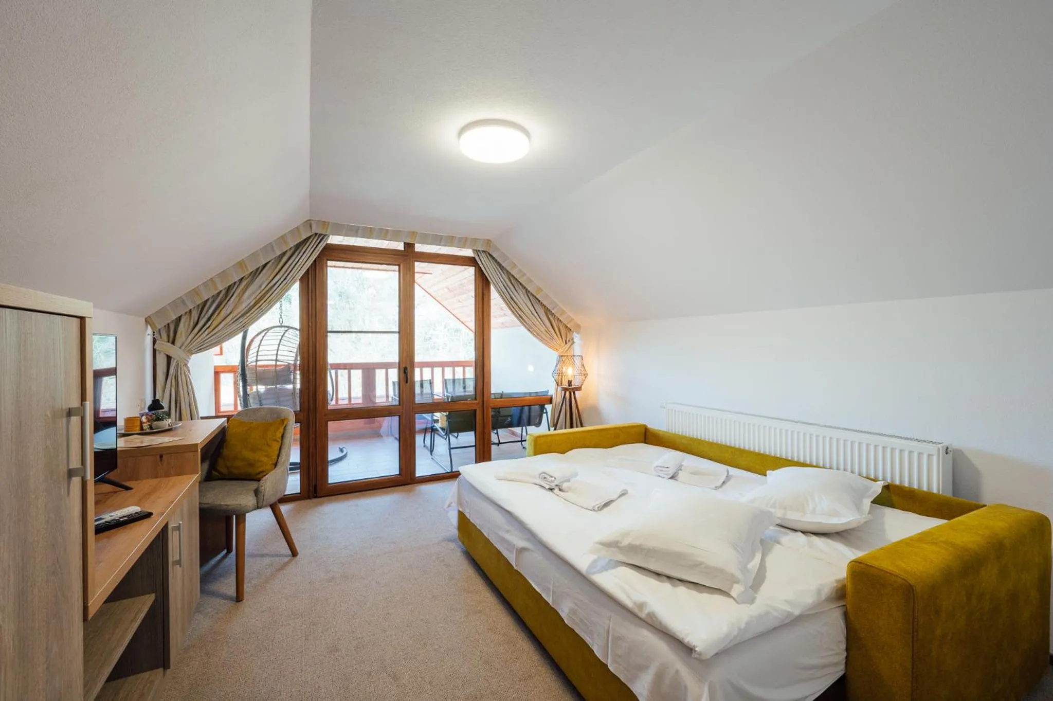 Bed in Pensiunea Comfort