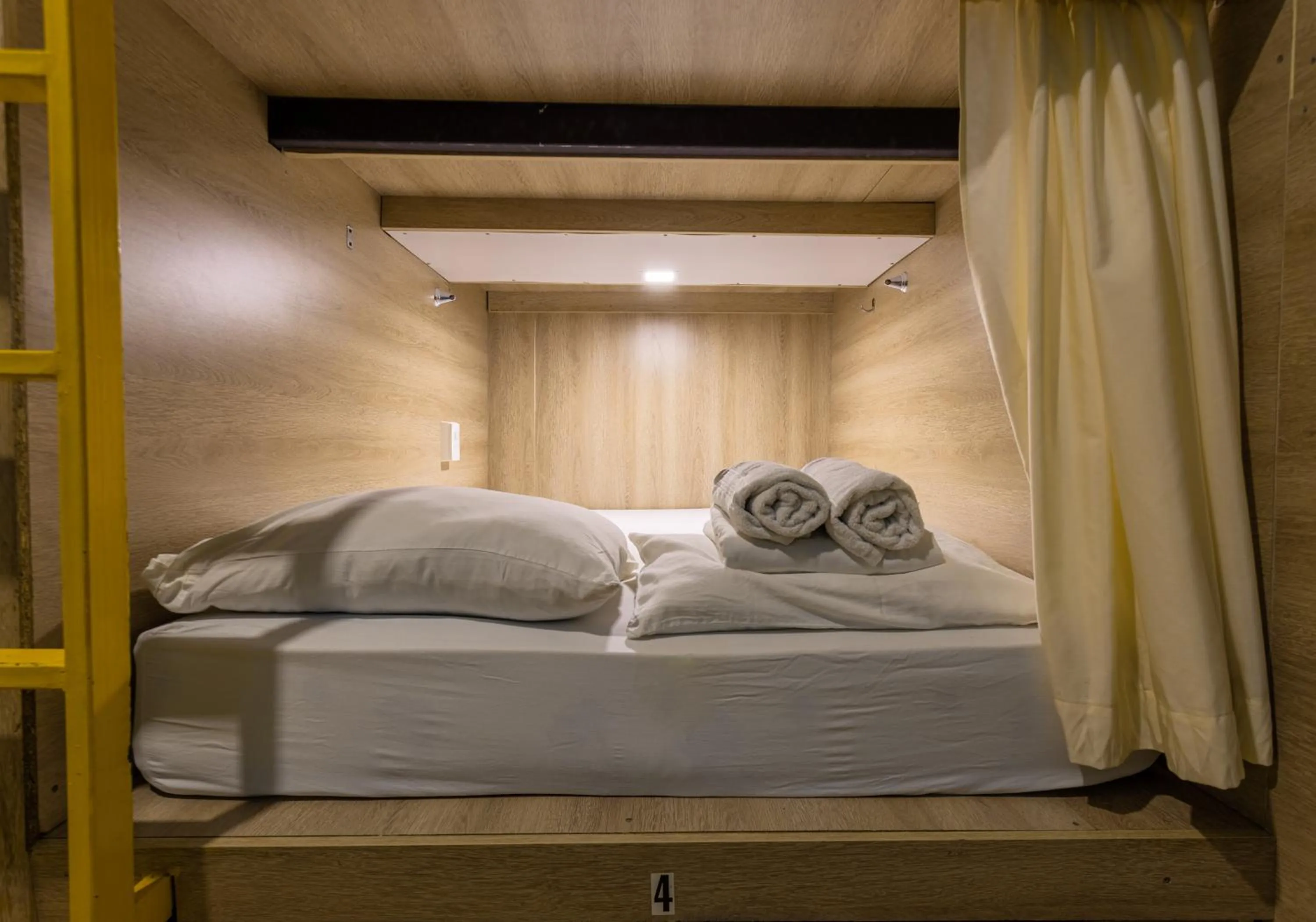 Bedroom, Bed in Hostel the pod 33
