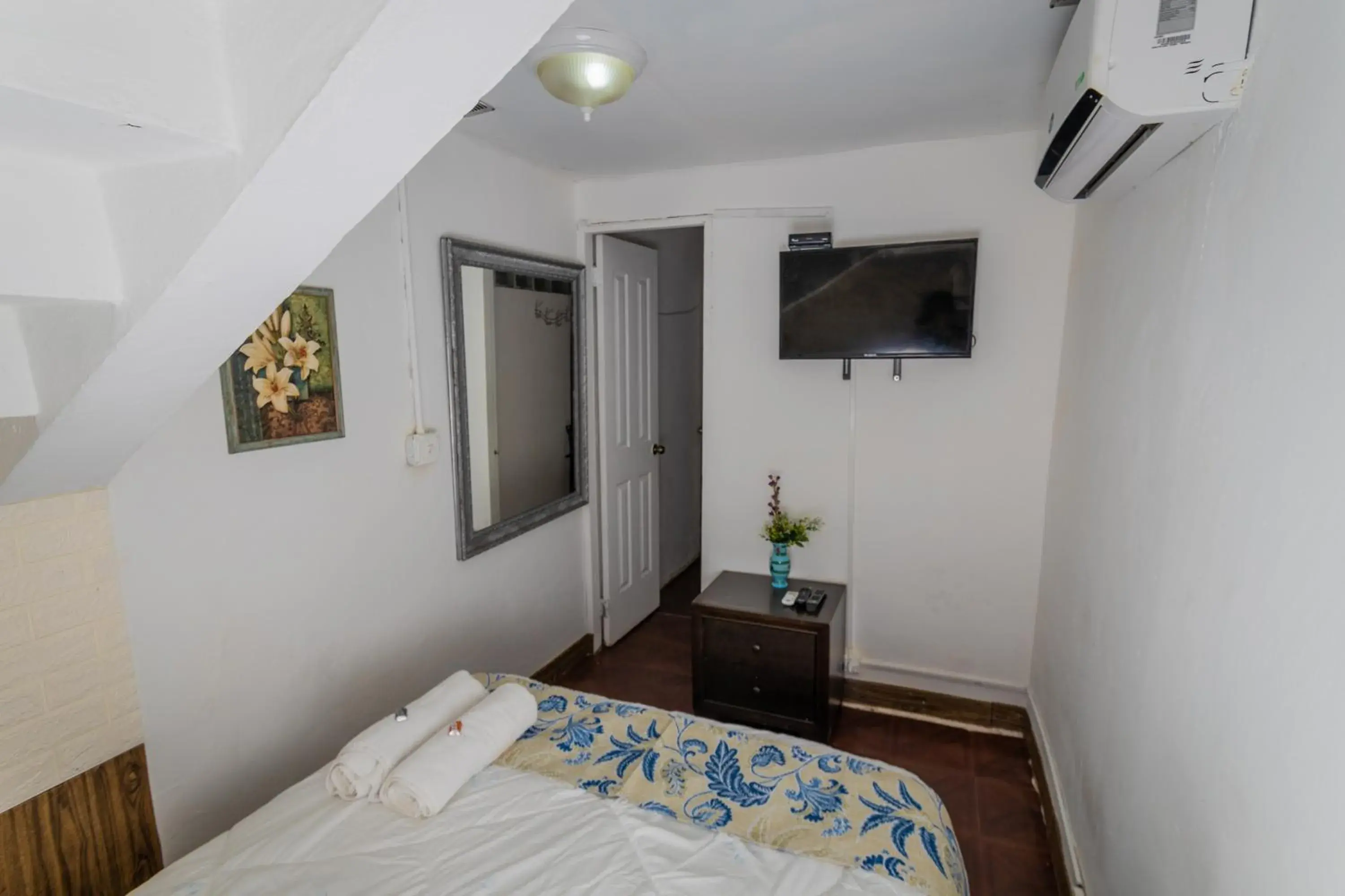 Double Room with Private Bathroom in Hostel the pod 33 Double Room with Private Bathroom in Hostel the pod 33