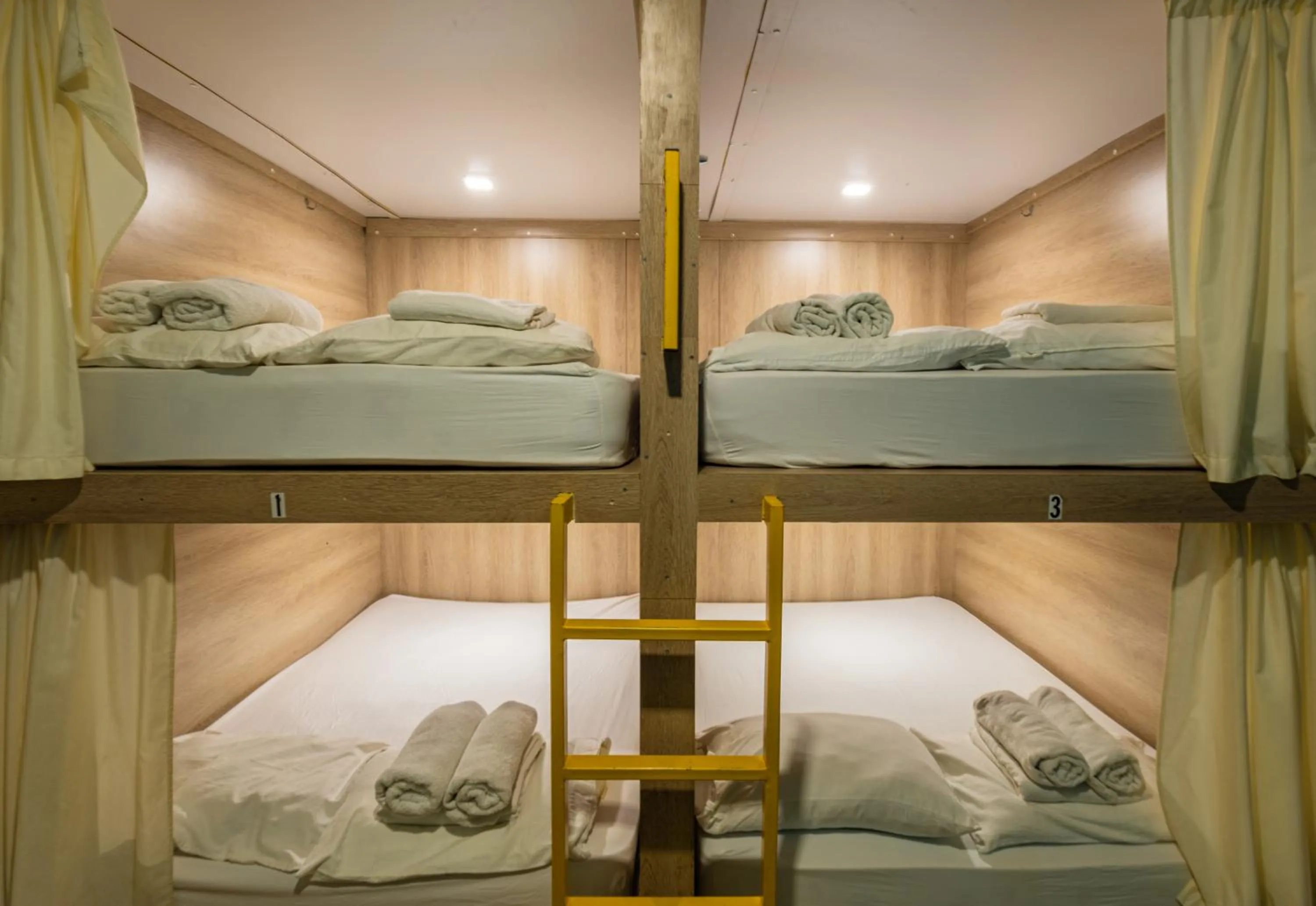 Bedroom, Bed in Hostel the pod 33