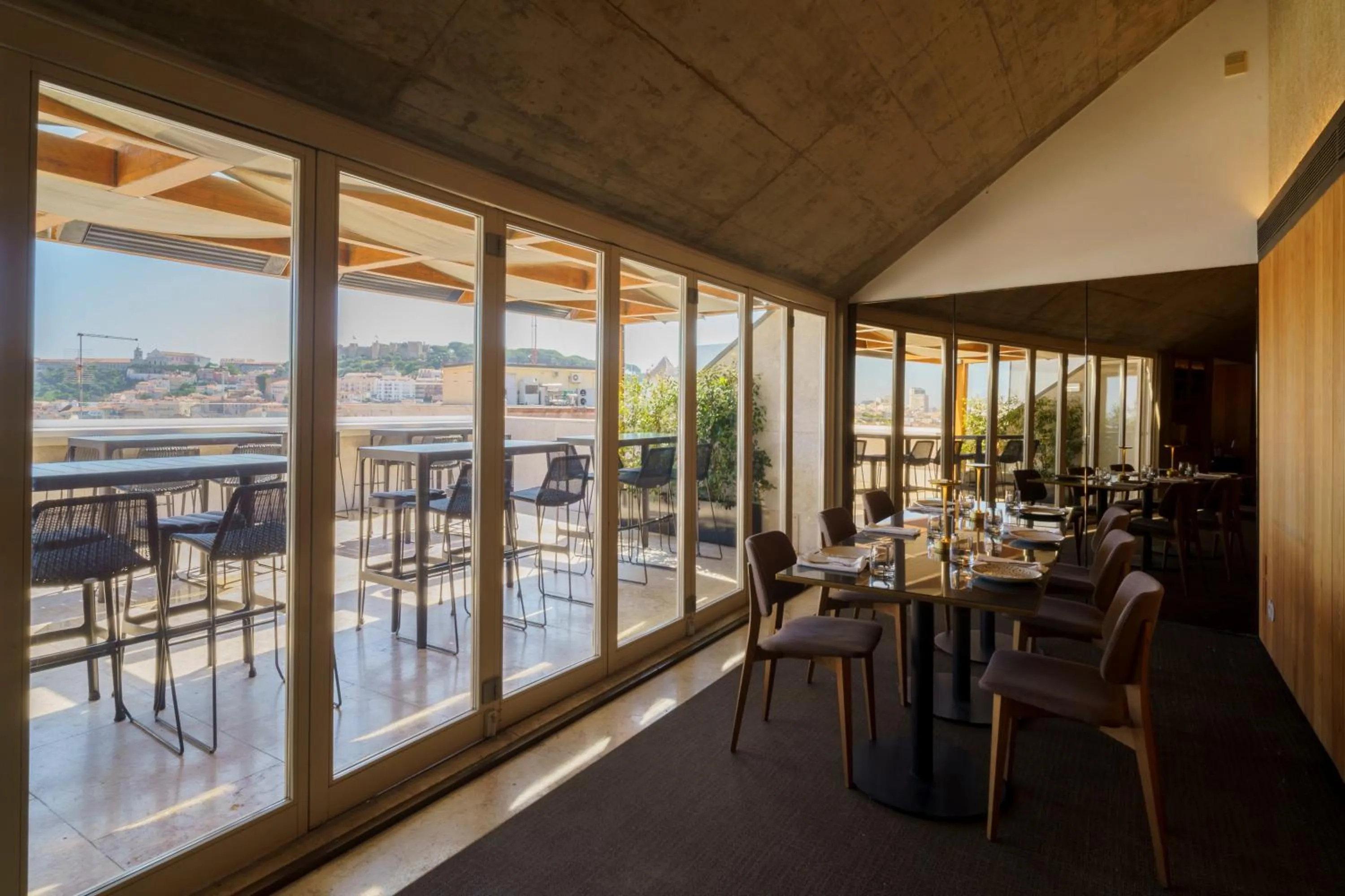 Restaurant/places to eat in Lisboa Pessoa Hotel