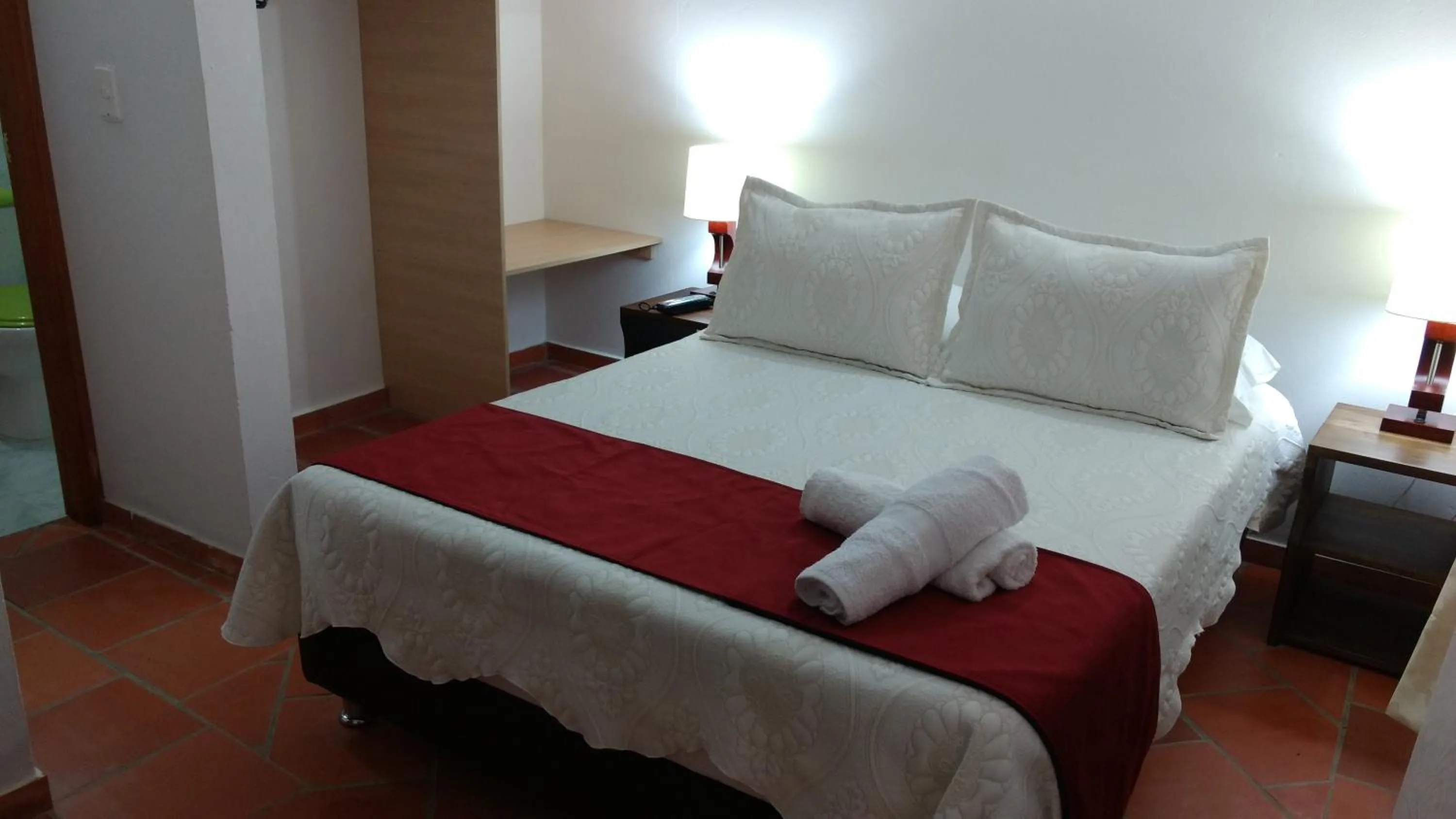 Property building, Bed in Apartahotel La Gran Familia