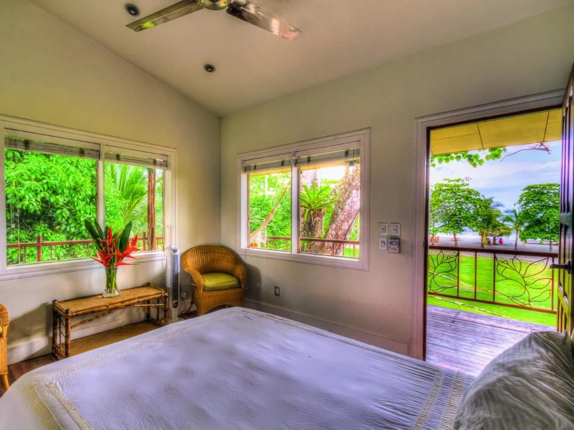 Bed in Iguana Lodge Beach Resort