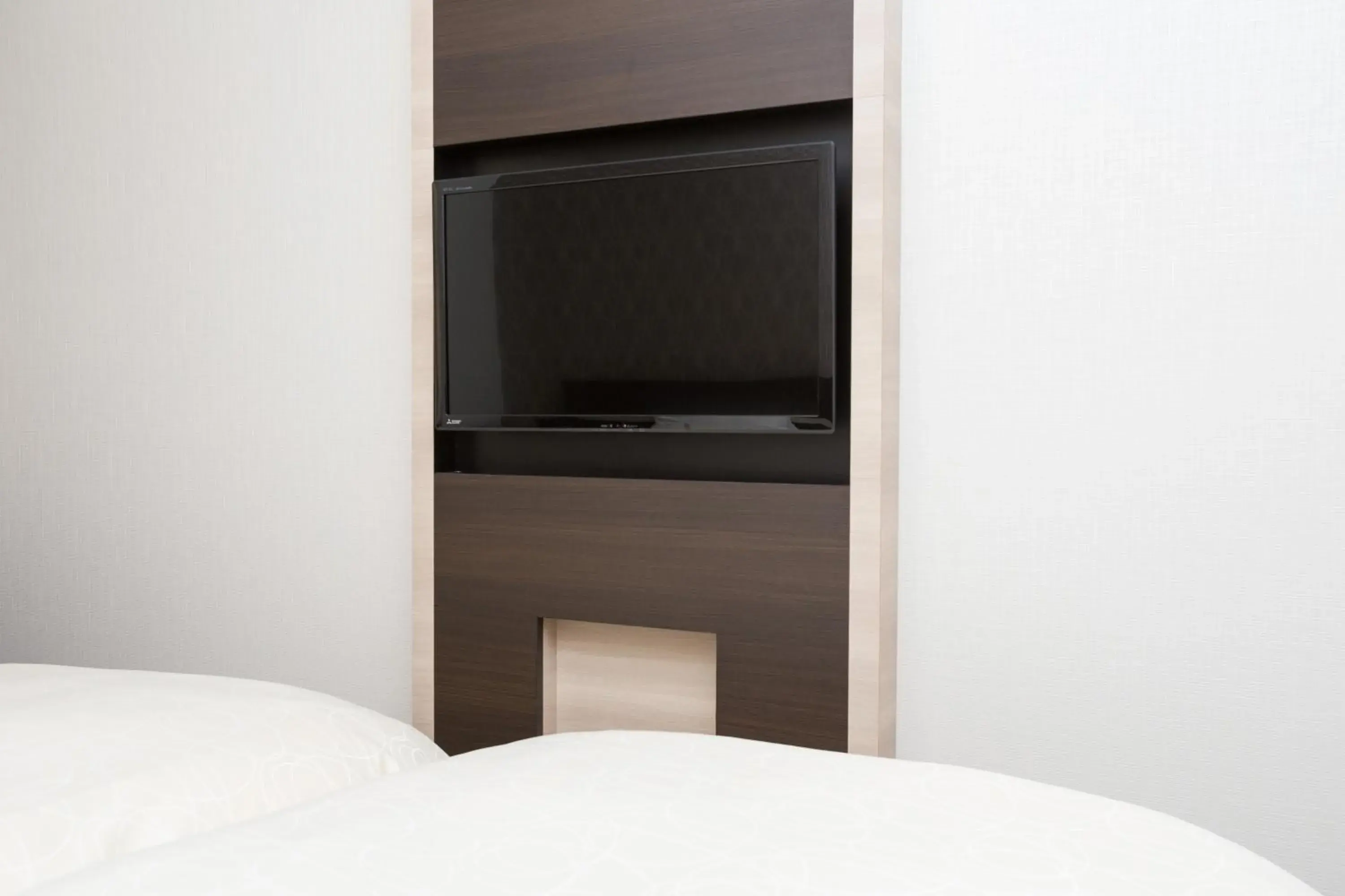 TV and multimedia, Bed in Sanco Inn Tsu Ekimae TV and multimedia, Bed in Sanco Inn Tsu Ekimae
