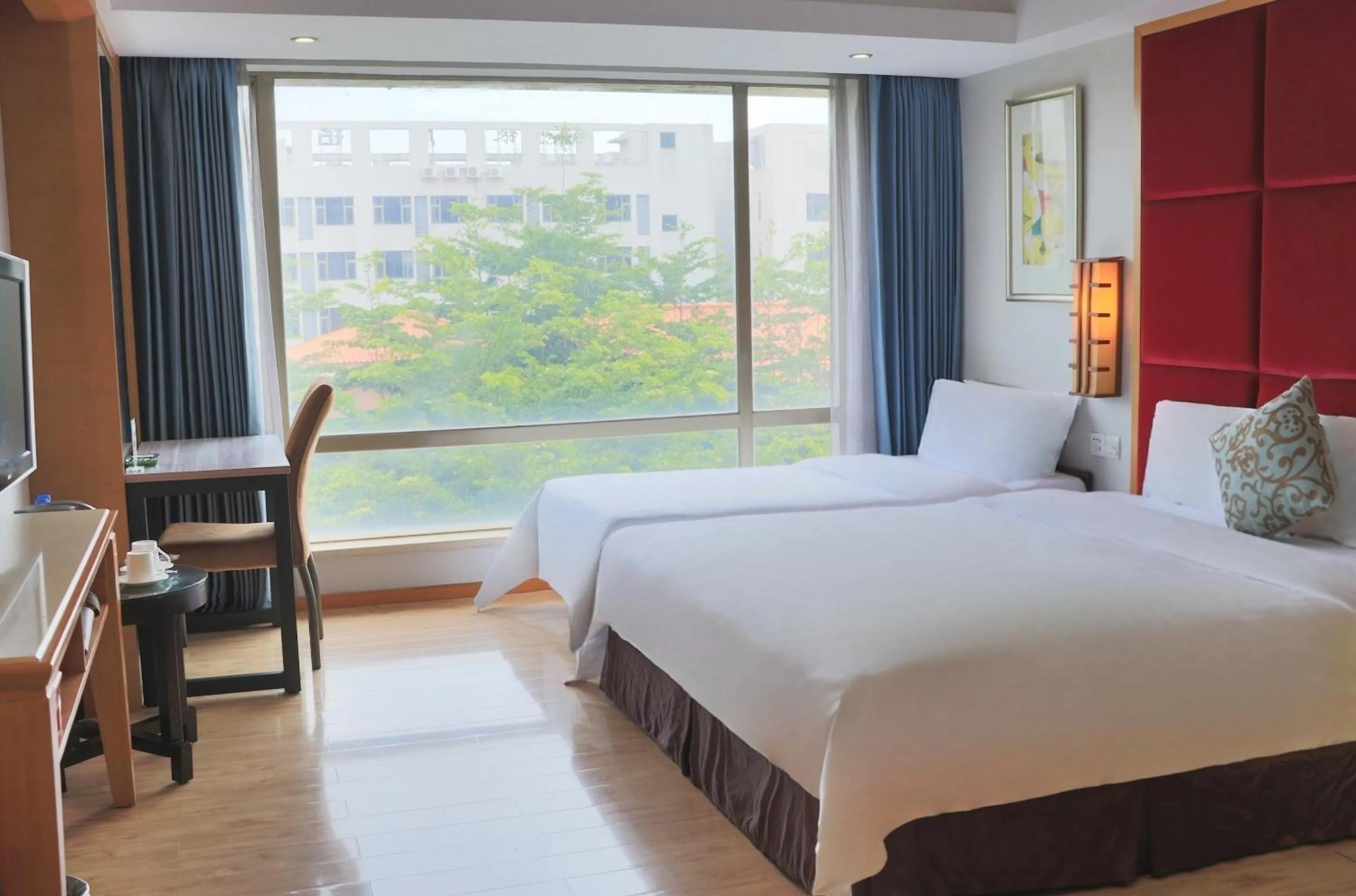 Photo of the whole room, Bed in Dongguan Well Garden Hotel