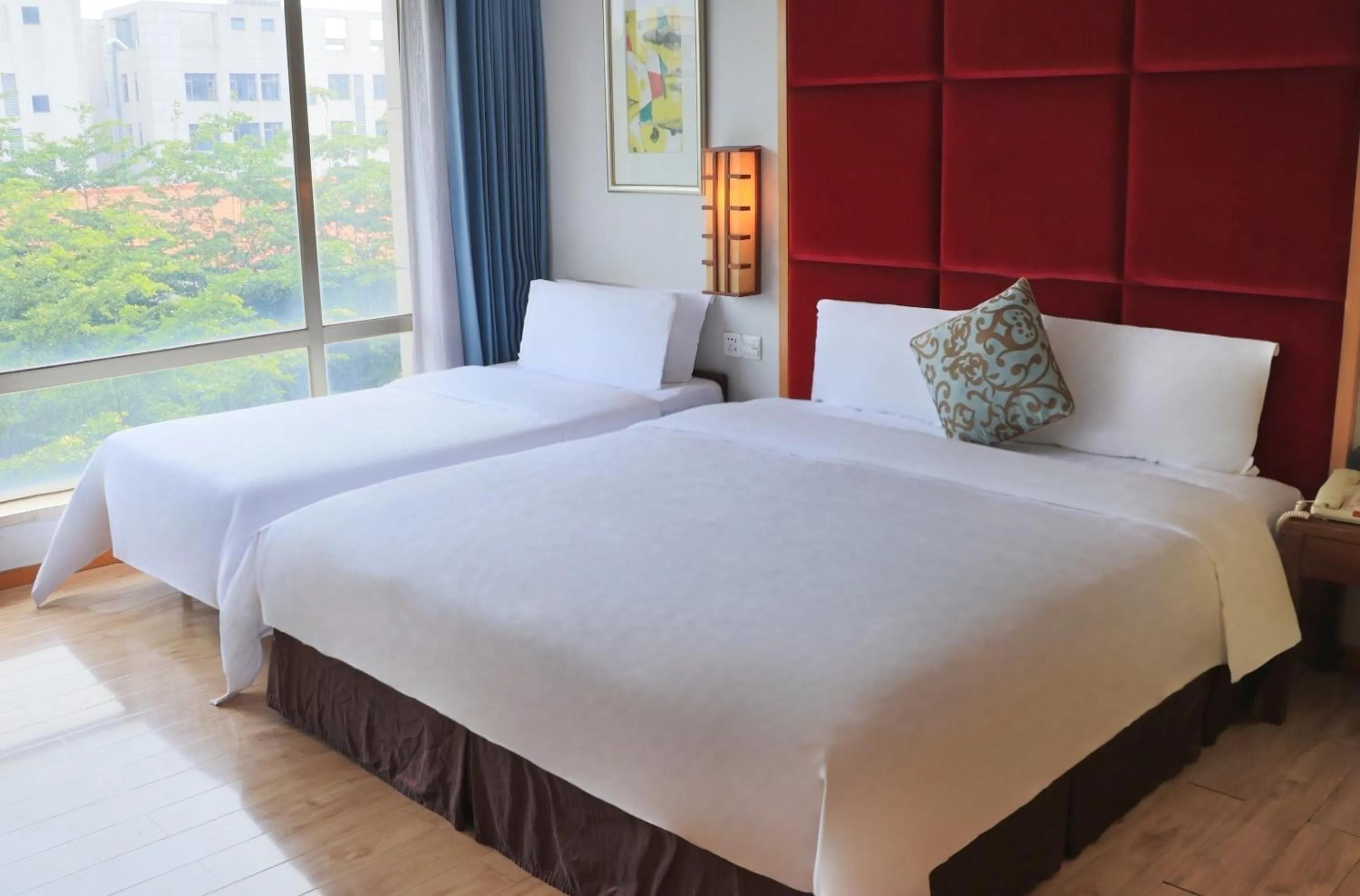 Photo of the whole room, Bed in Dongguan Well Garden Hotel