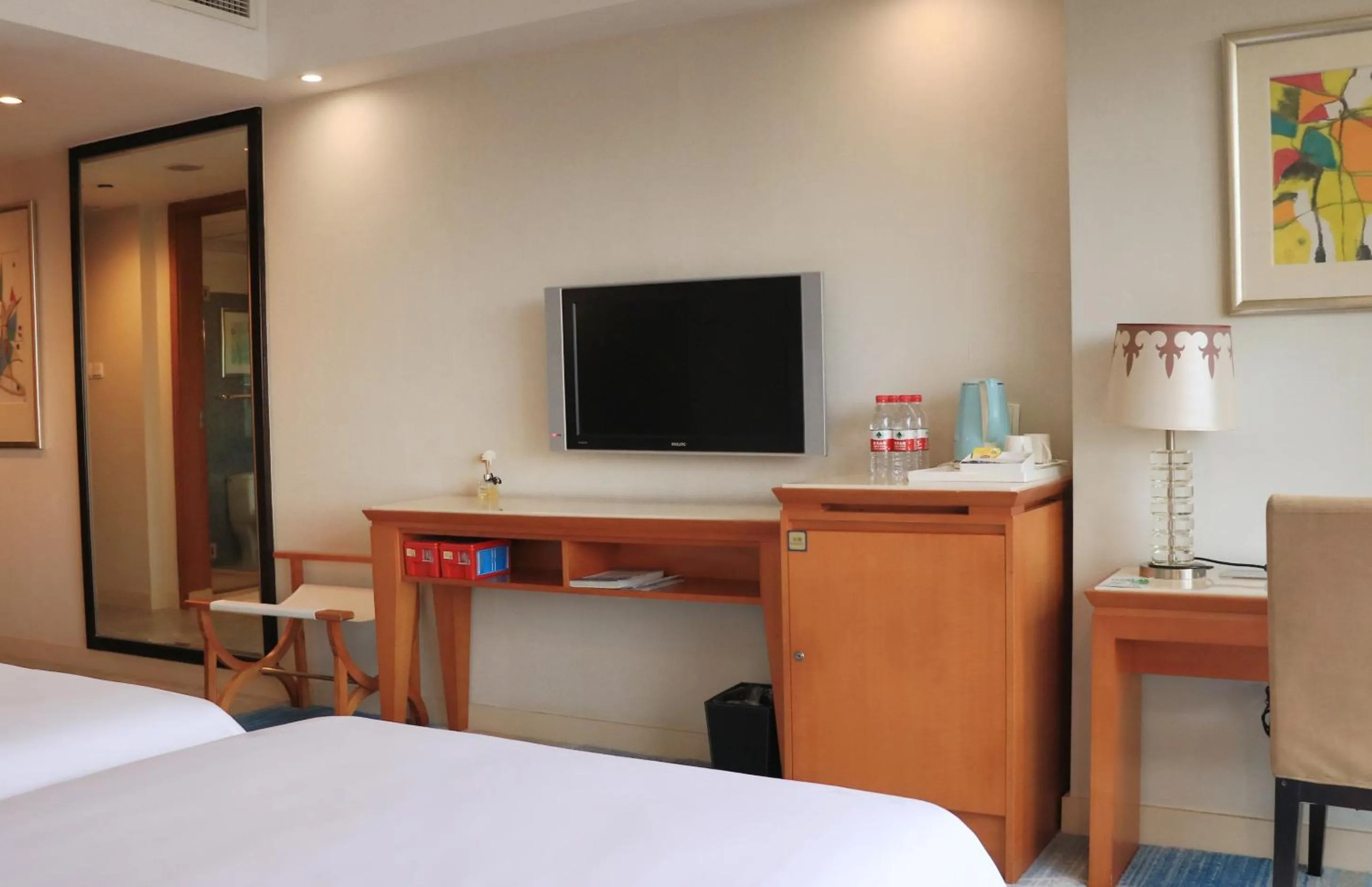 Photo of the whole room, Bed in Dongguan Well Garden Hotel