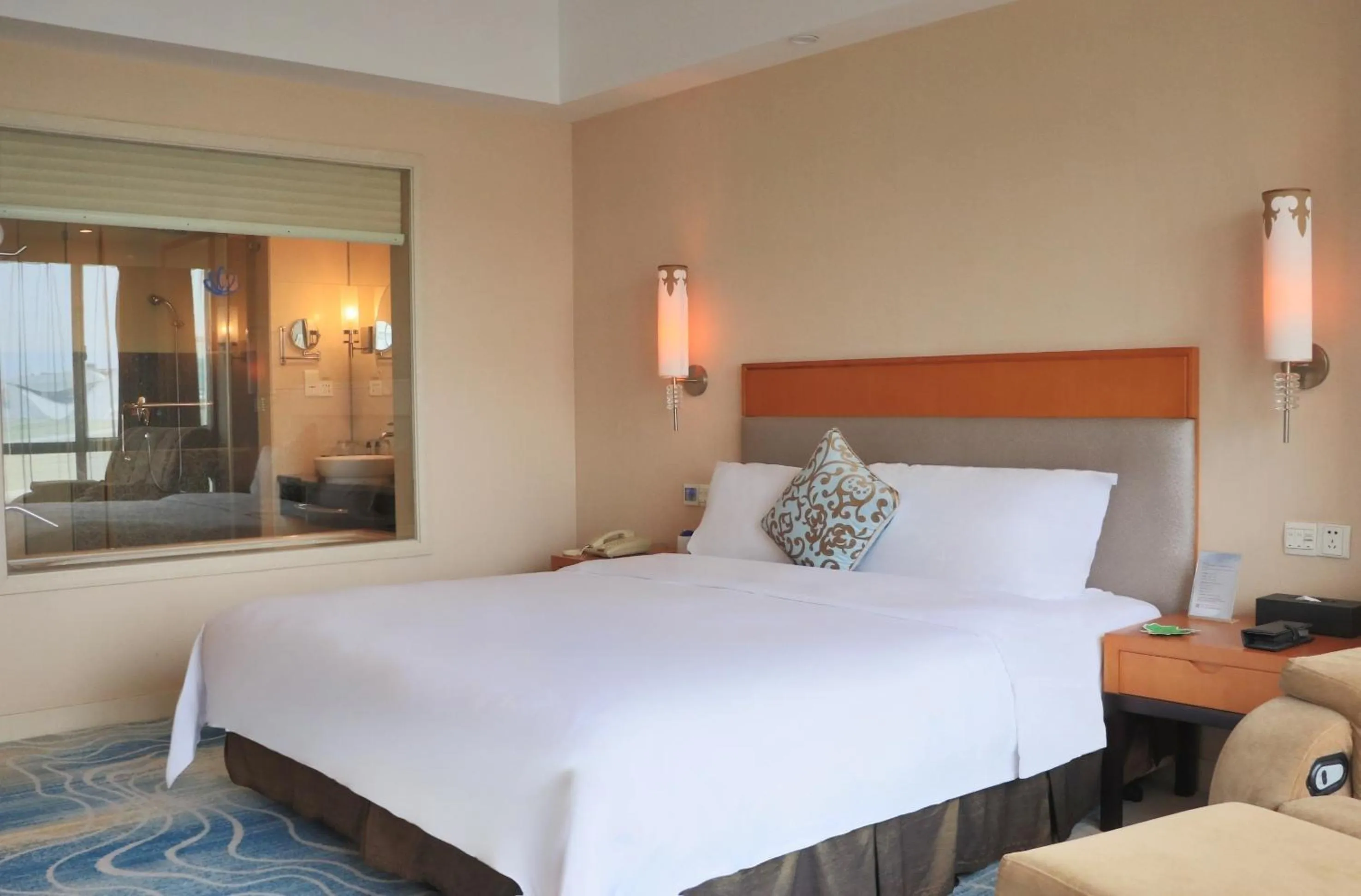 Bedroom, Bed in Dongguan Well Garden Hotel