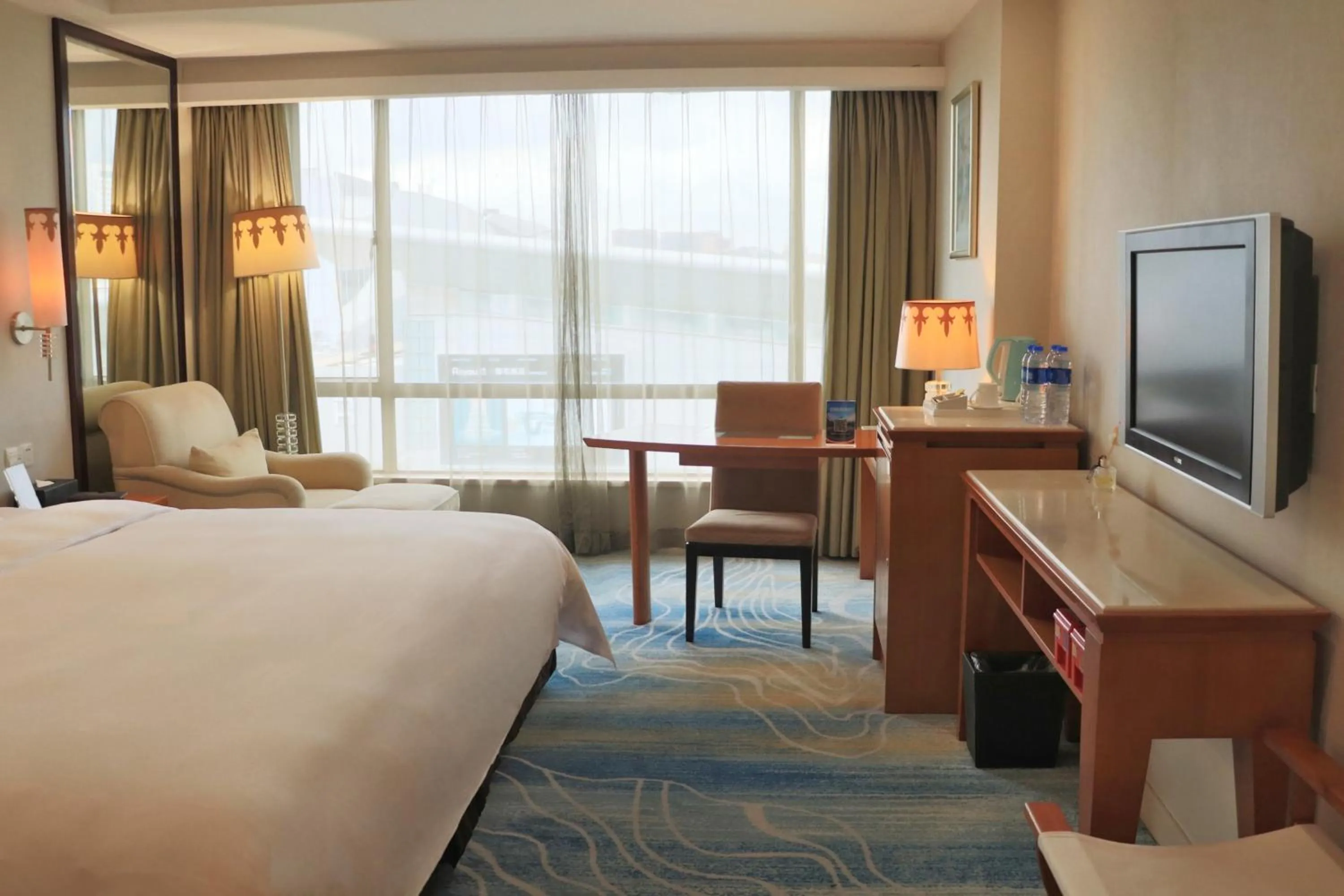 Photo of the whole room, Bed in Dongguan Well Garden Hotel