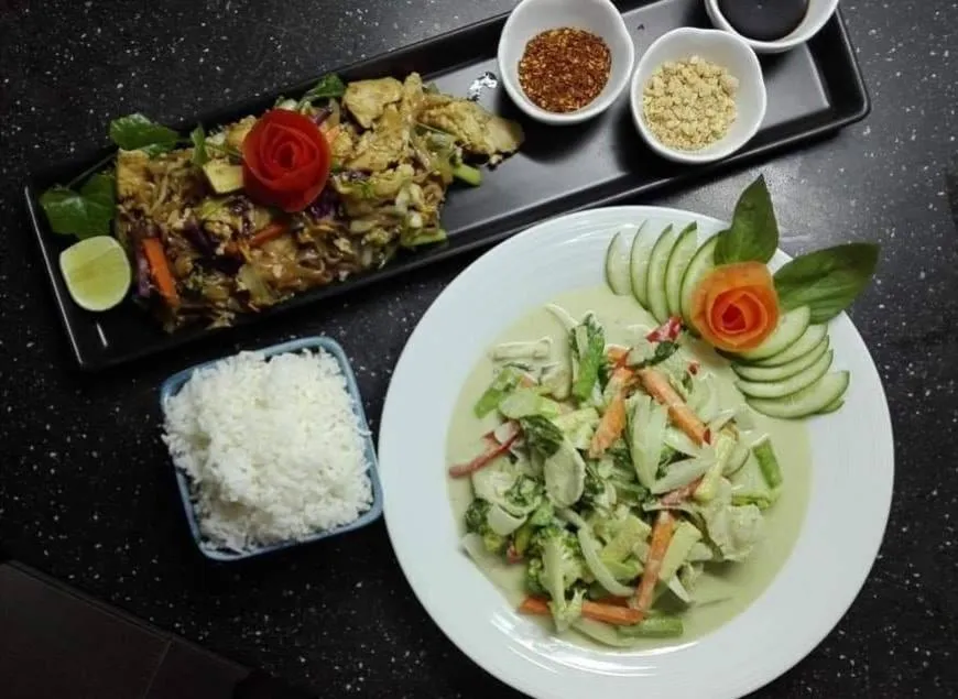 Lunch in Lazy Days Bungalows