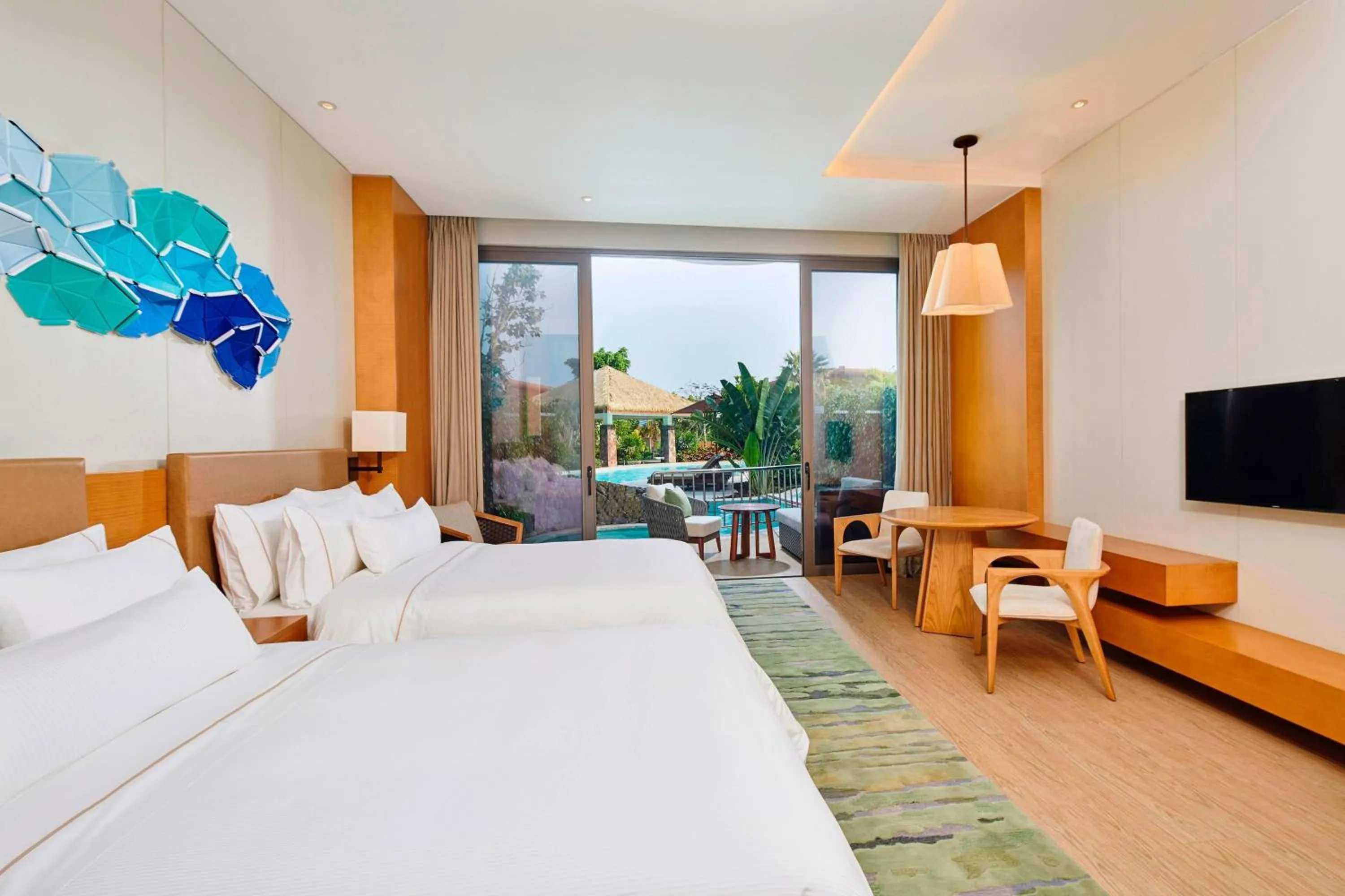 Swimming pool, Bed in The Westin Shimei Bay Resort