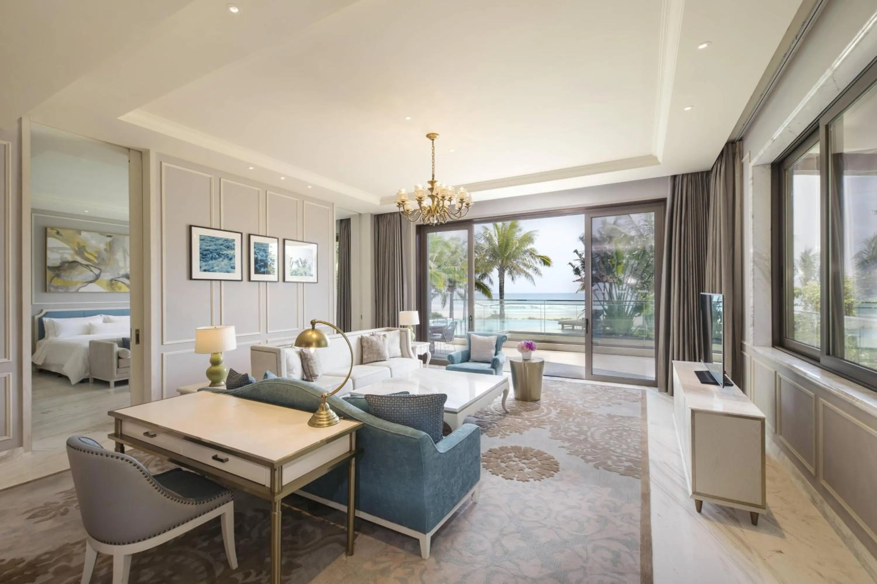 Swimming pool in The Westin Shimei Bay Resort