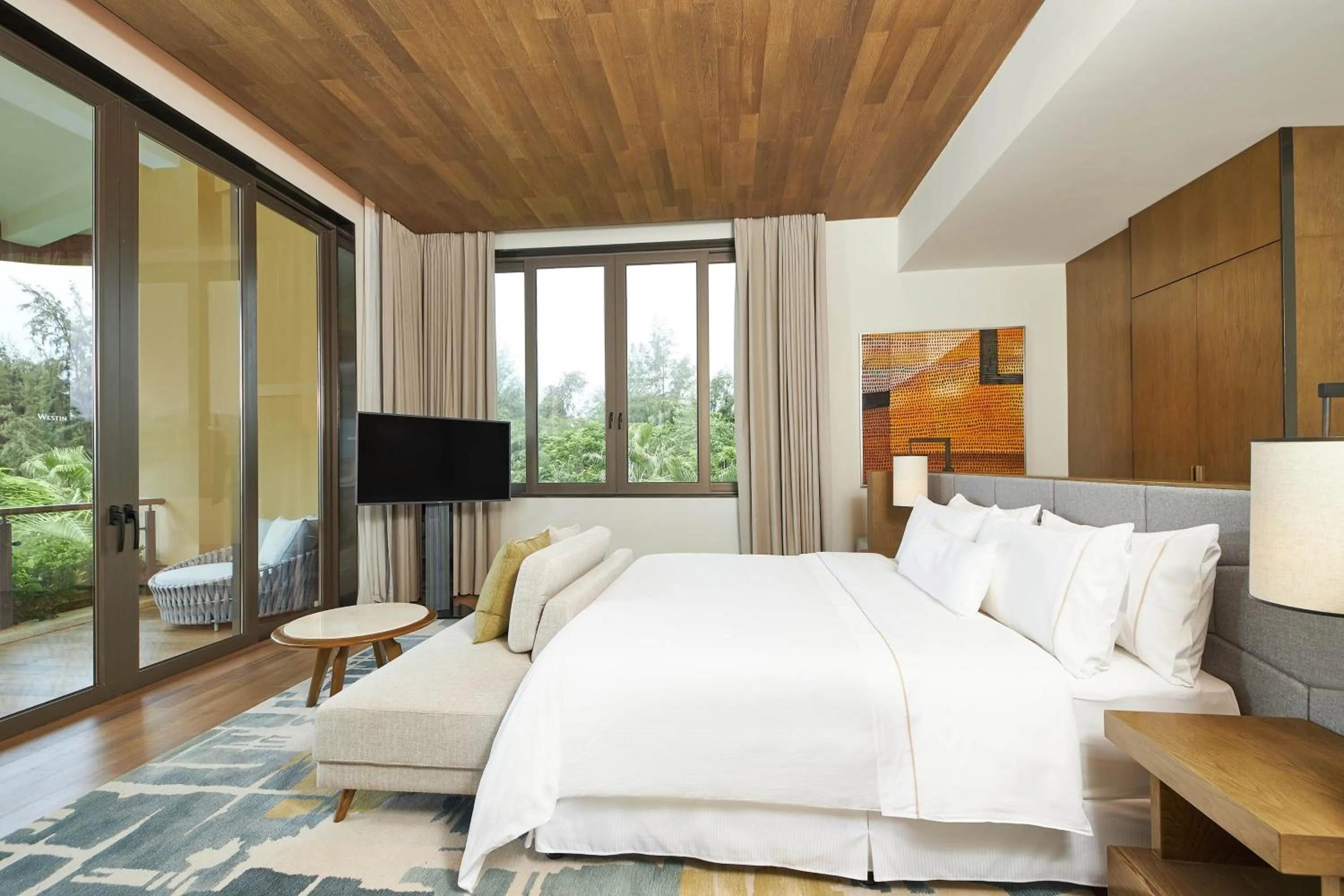 Swimming pool, Bed in The Westin Shimei Bay Resort