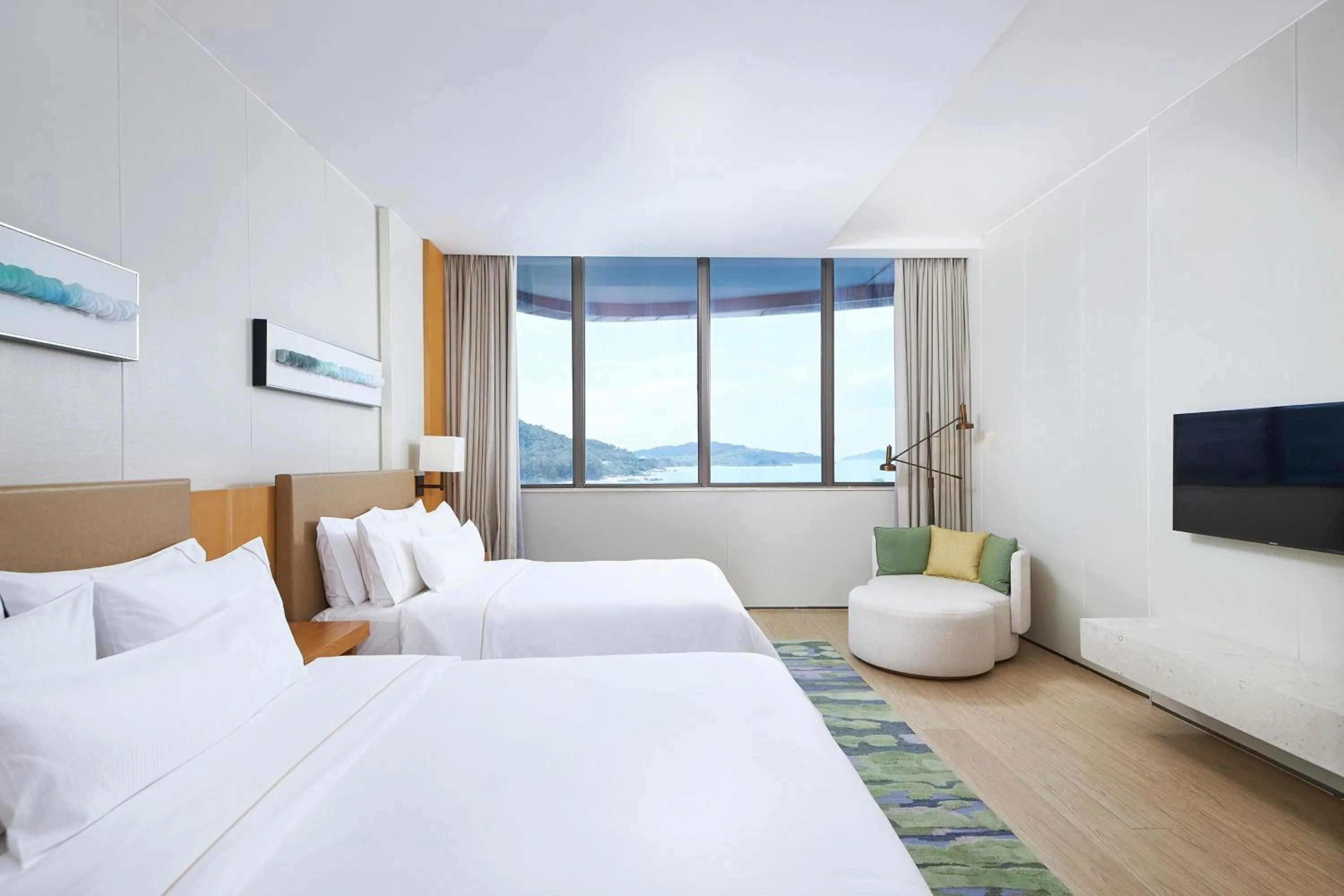 Photo of the whole room, Bed in The Westin Shimei Bay Resort