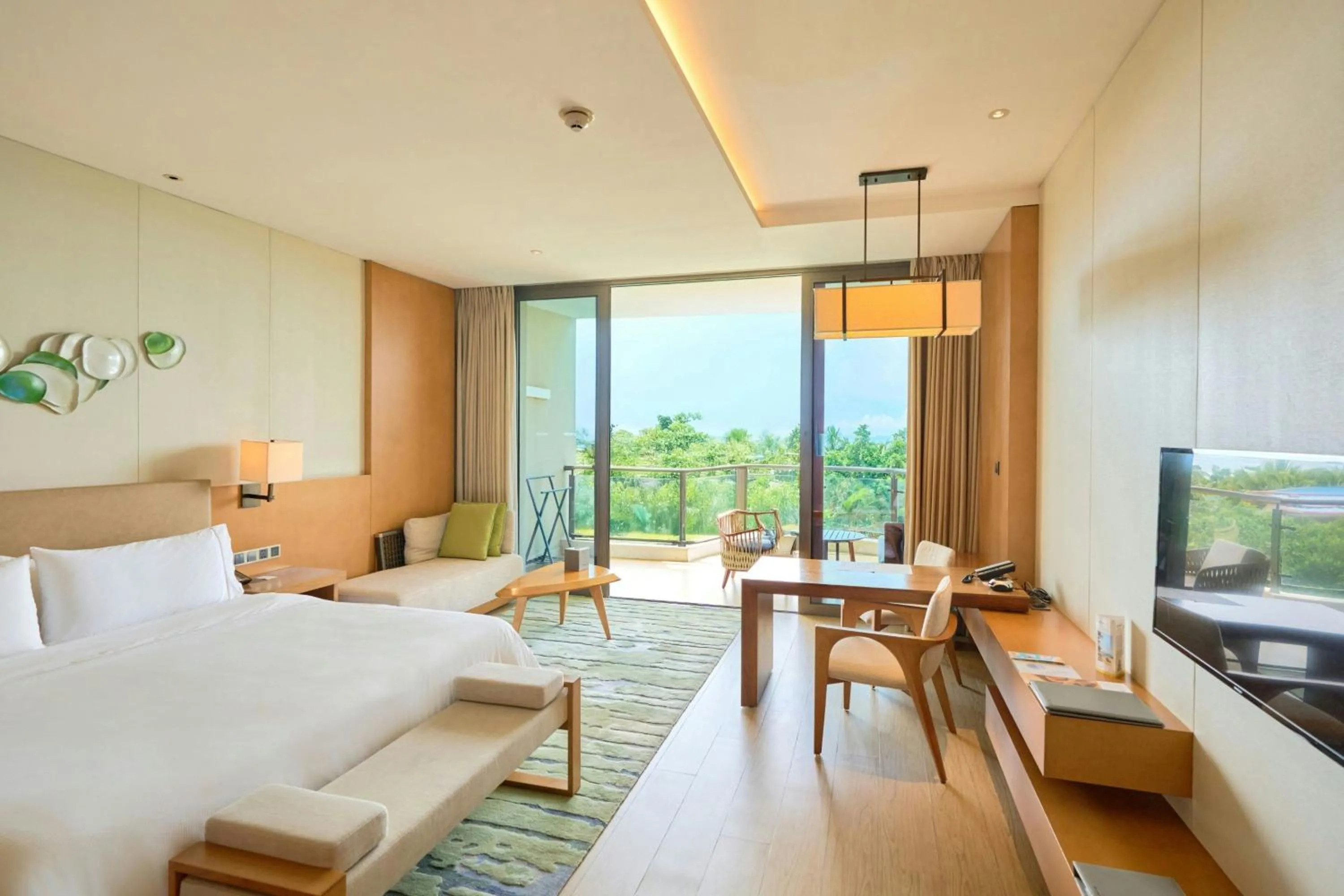 Photo of the whole room, Bed in The Westin Shimei Bay Resort