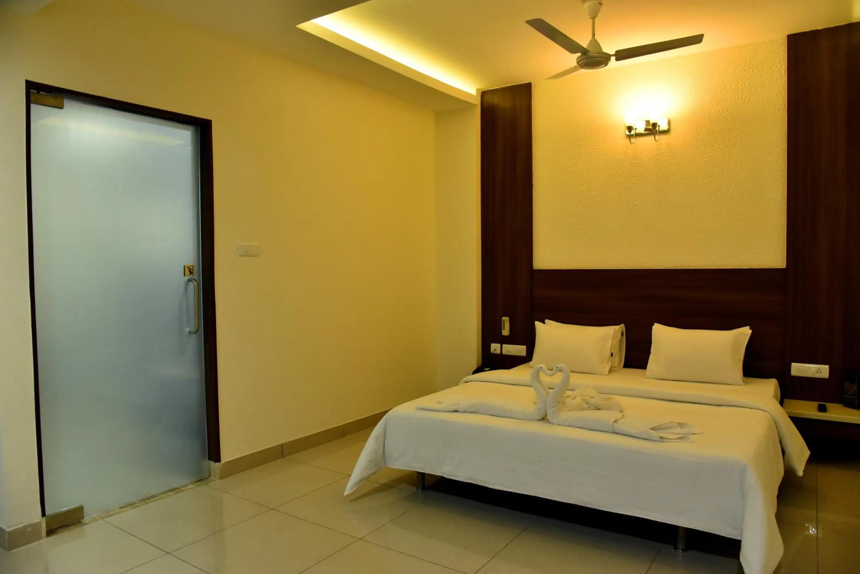 Bed in Rathna Residency