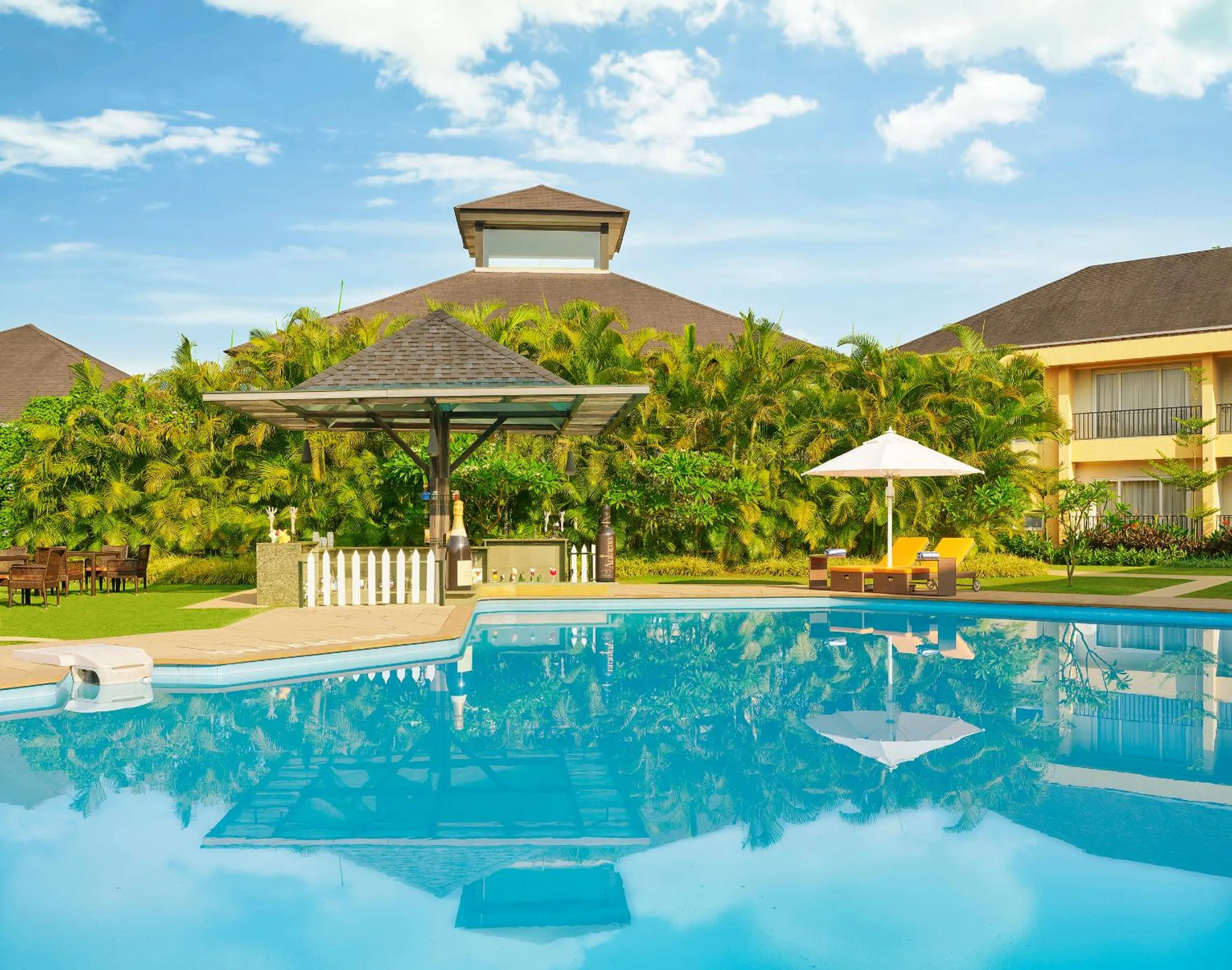 Property building in Tropical Retreat By Zuper