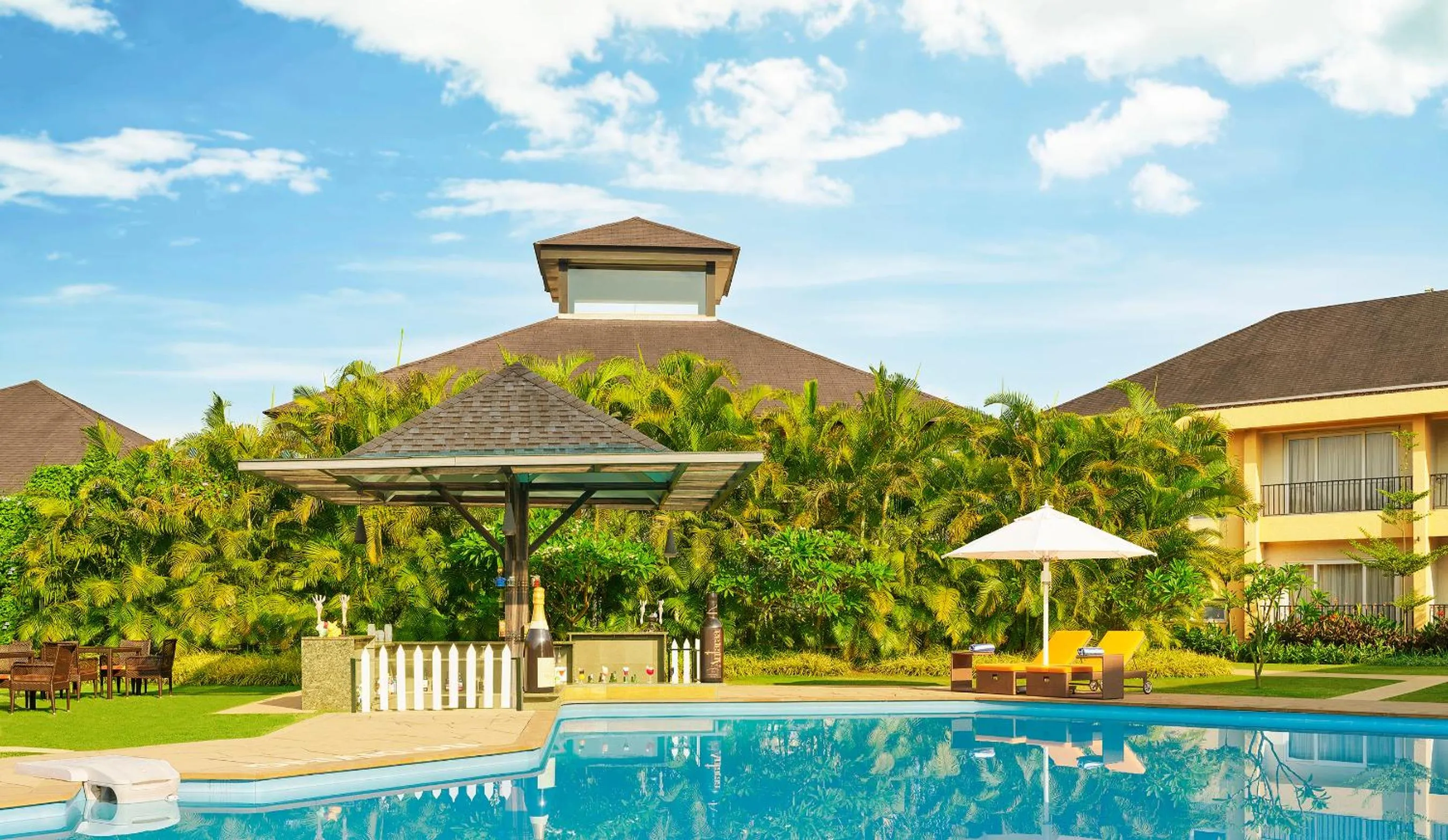 Property building in Tropical Retreat By Zuper