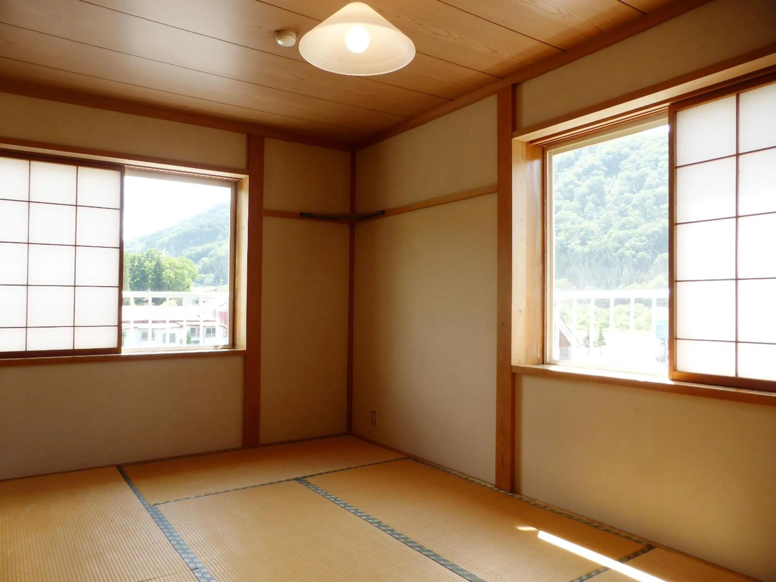 Photo of the whole room in 神楽ハウス