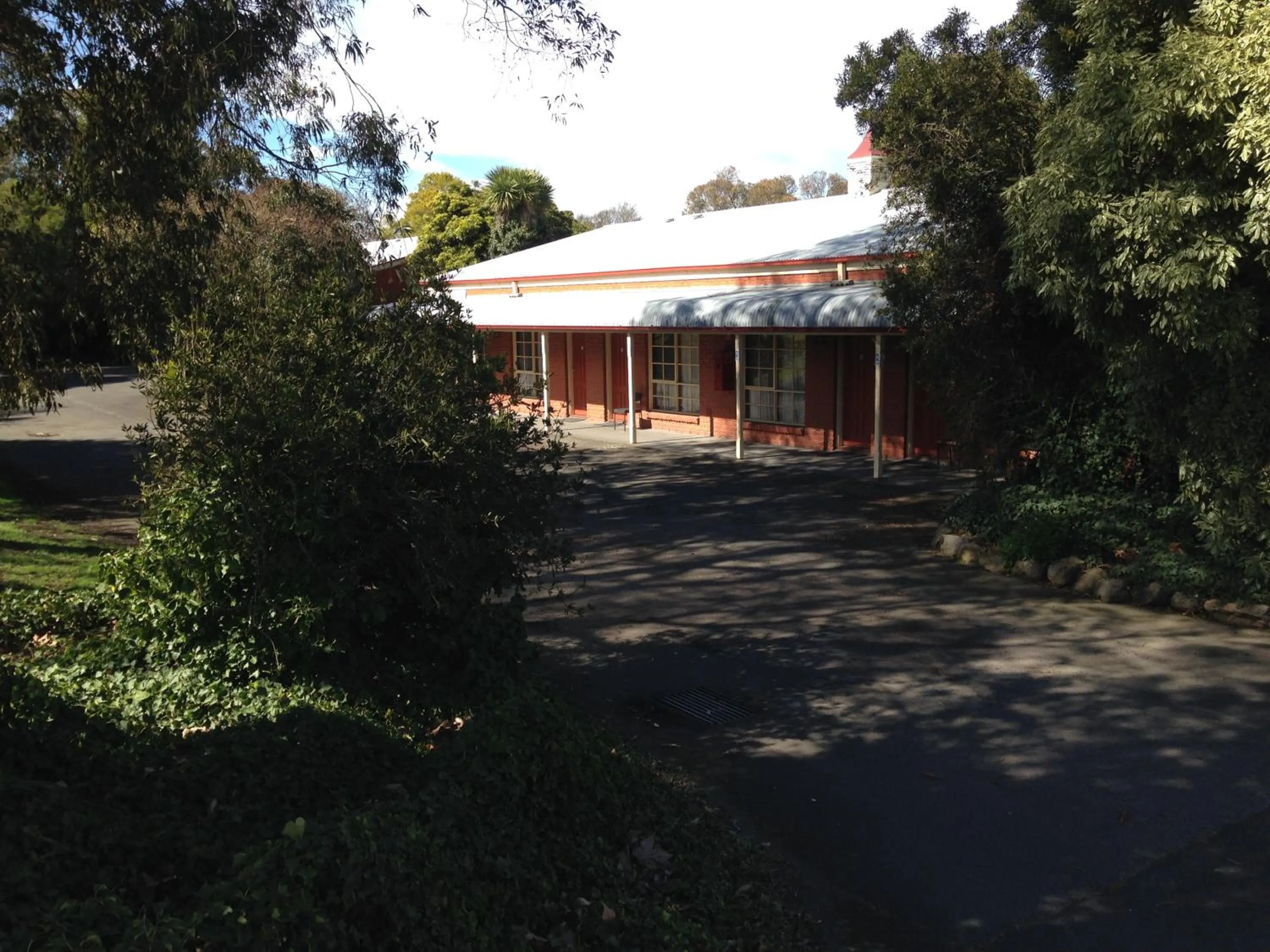 Property building in Miner's Retreat Motel