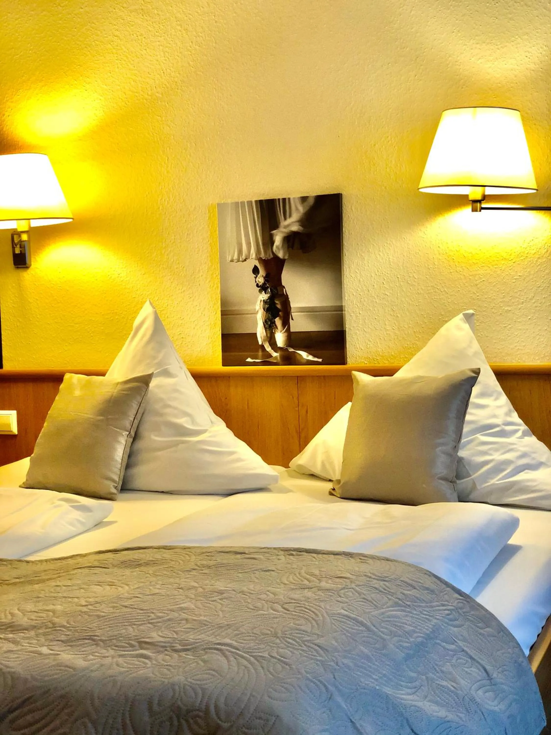 Bed in Hotel Austria Stuttgart-City