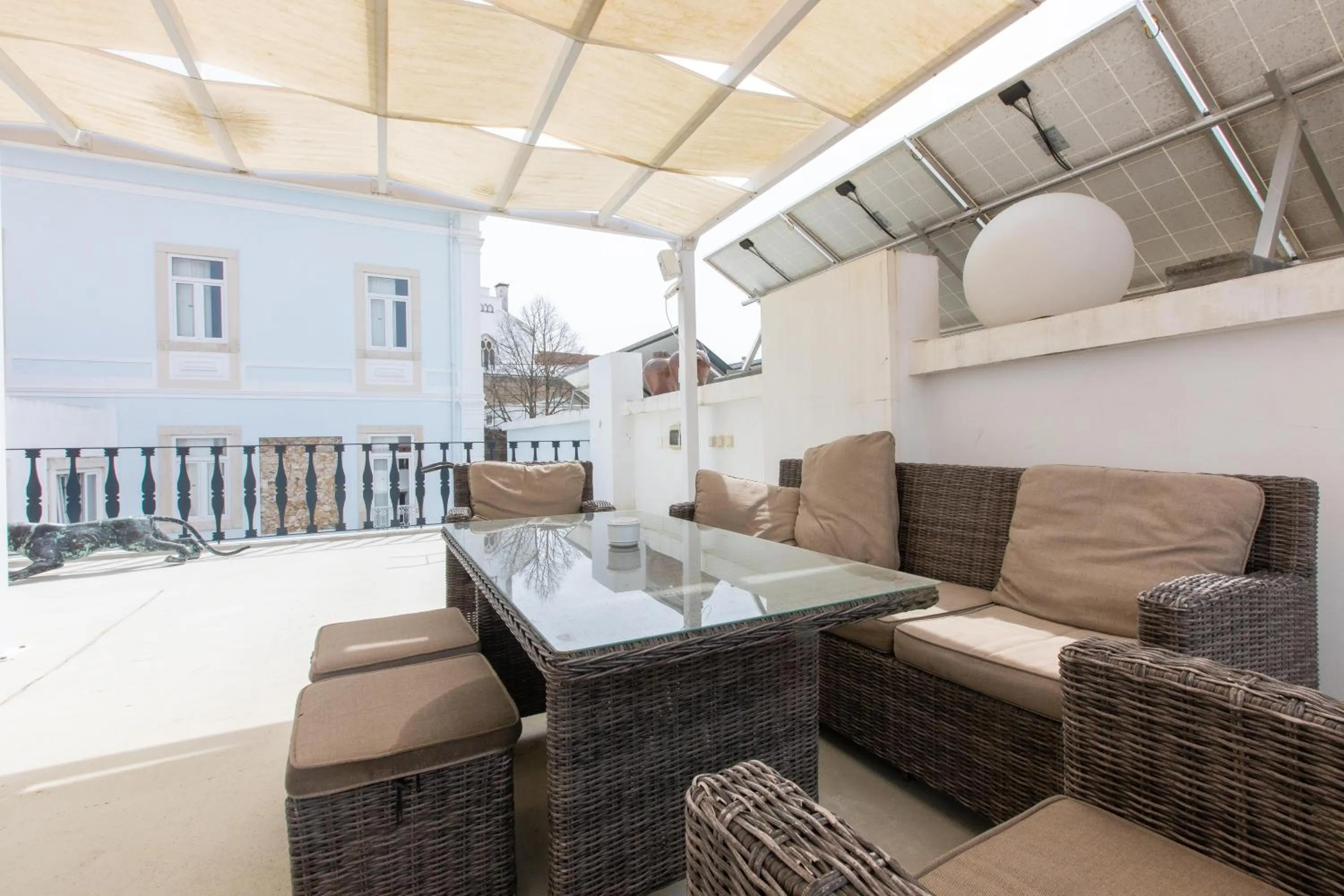 Balcony/Terrace in Casa de São Bento by PURUS