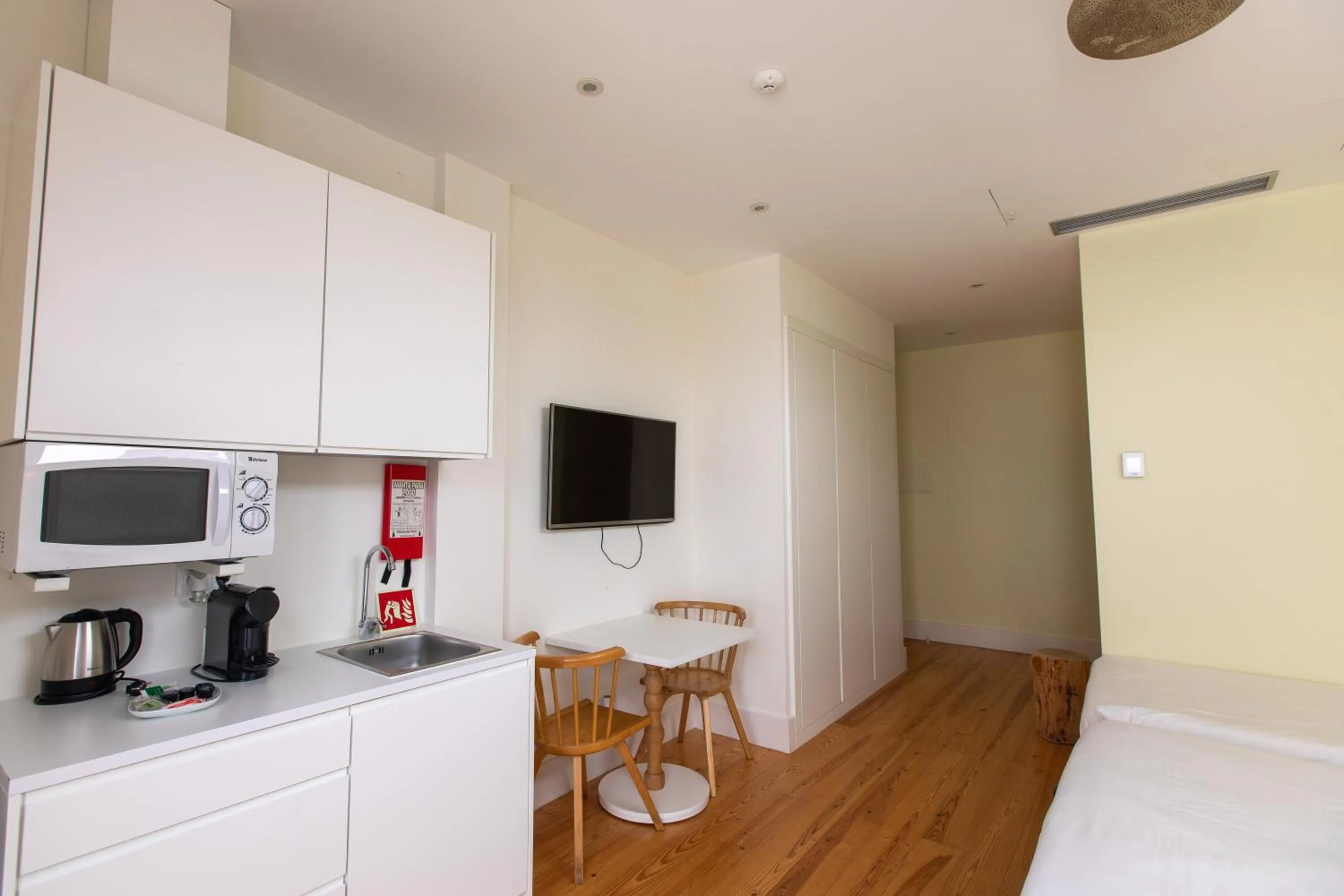 Kitchen or kitchenette in Casa de São Bento by PURUS
