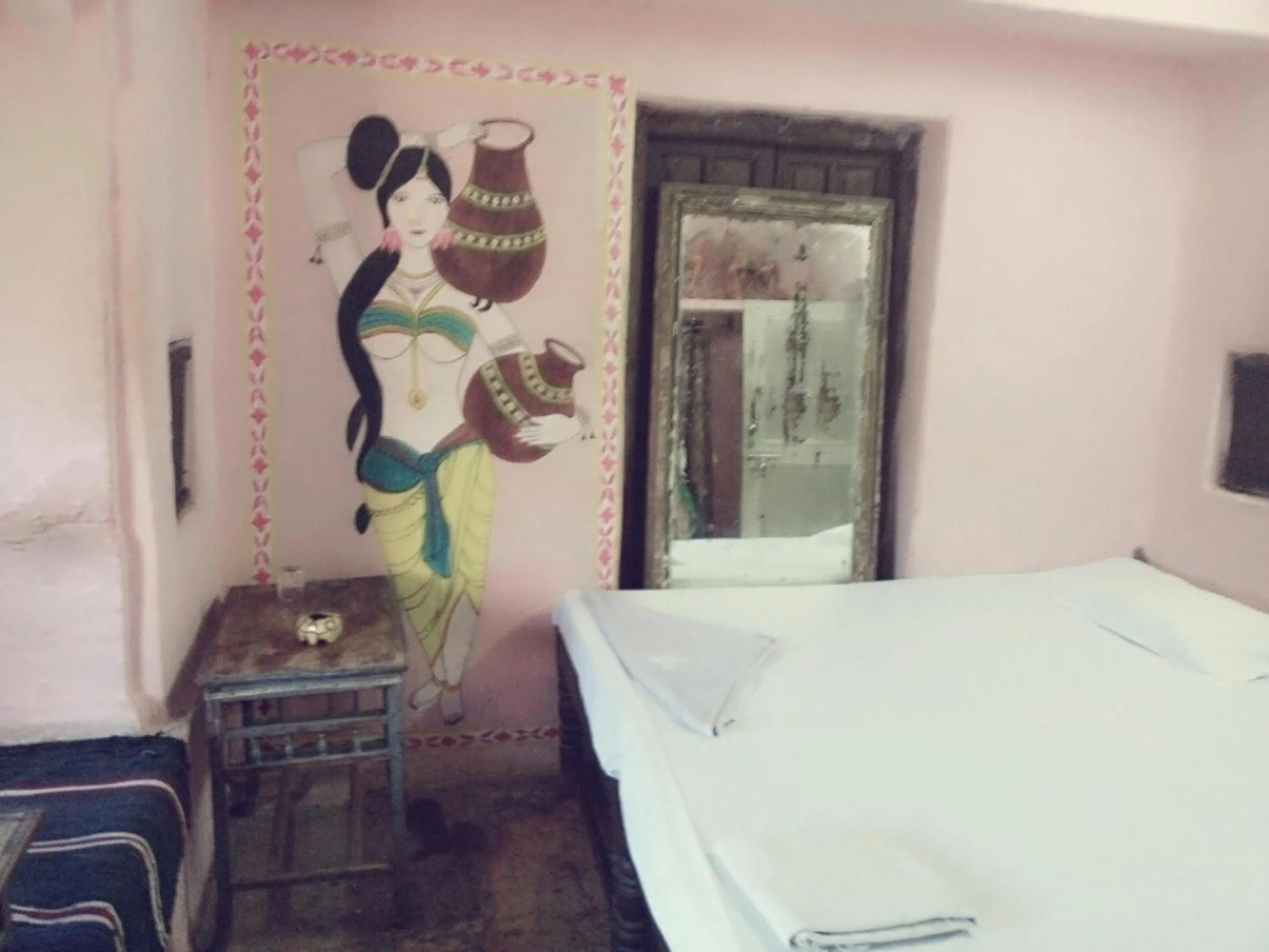Bed in Haveli Uma Megh Tourist Guest House