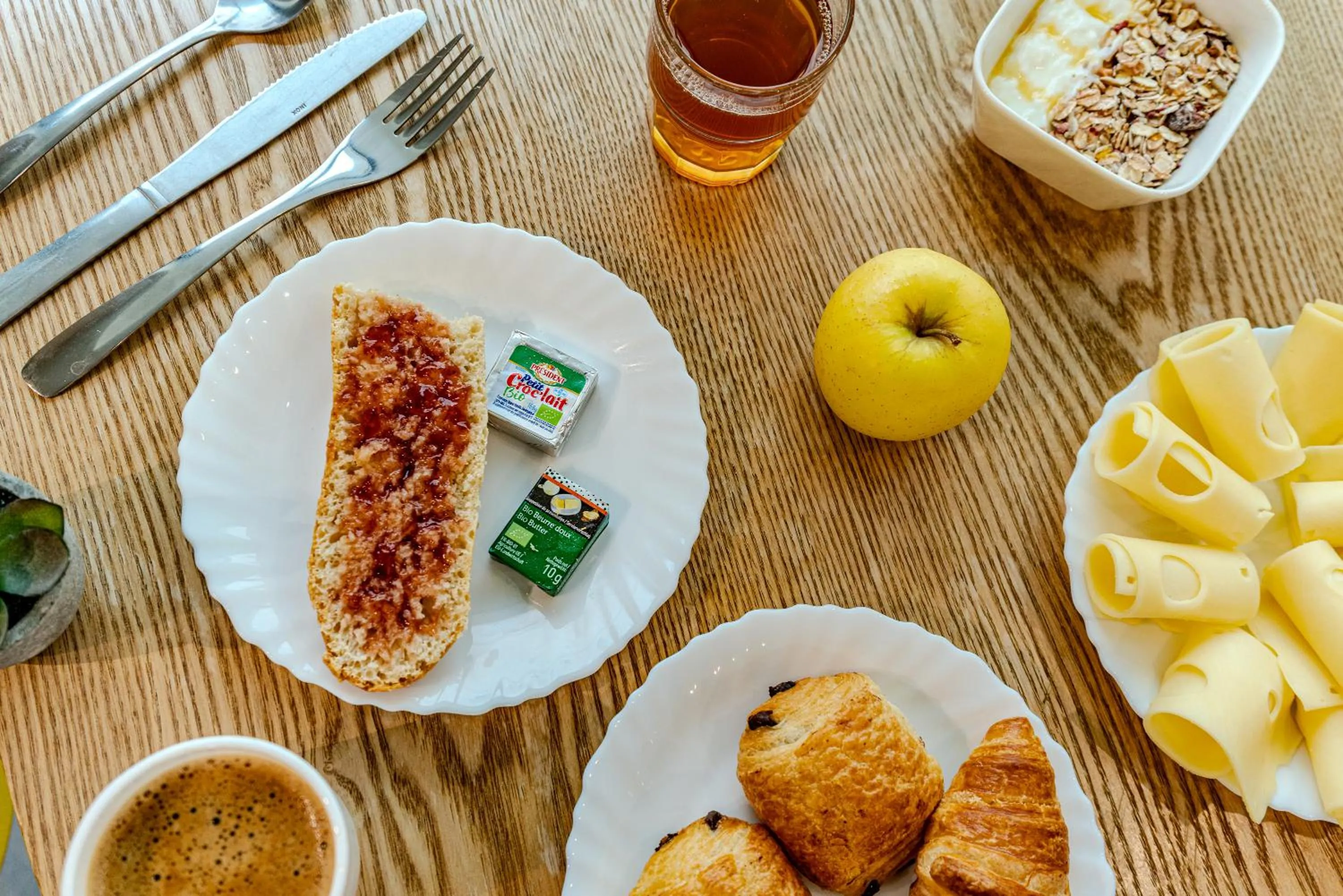 Breakfast in Montempô Appart'Hôtel Paris-Vélizy