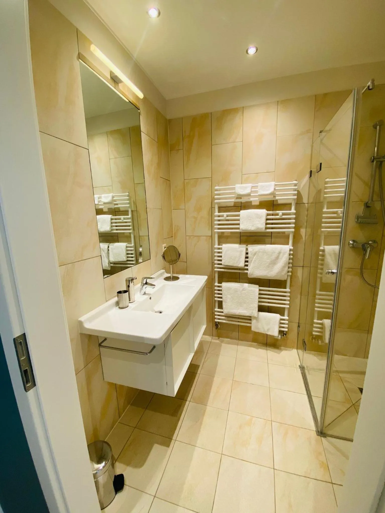 Shower in Key Inn Appart Hotel Belair