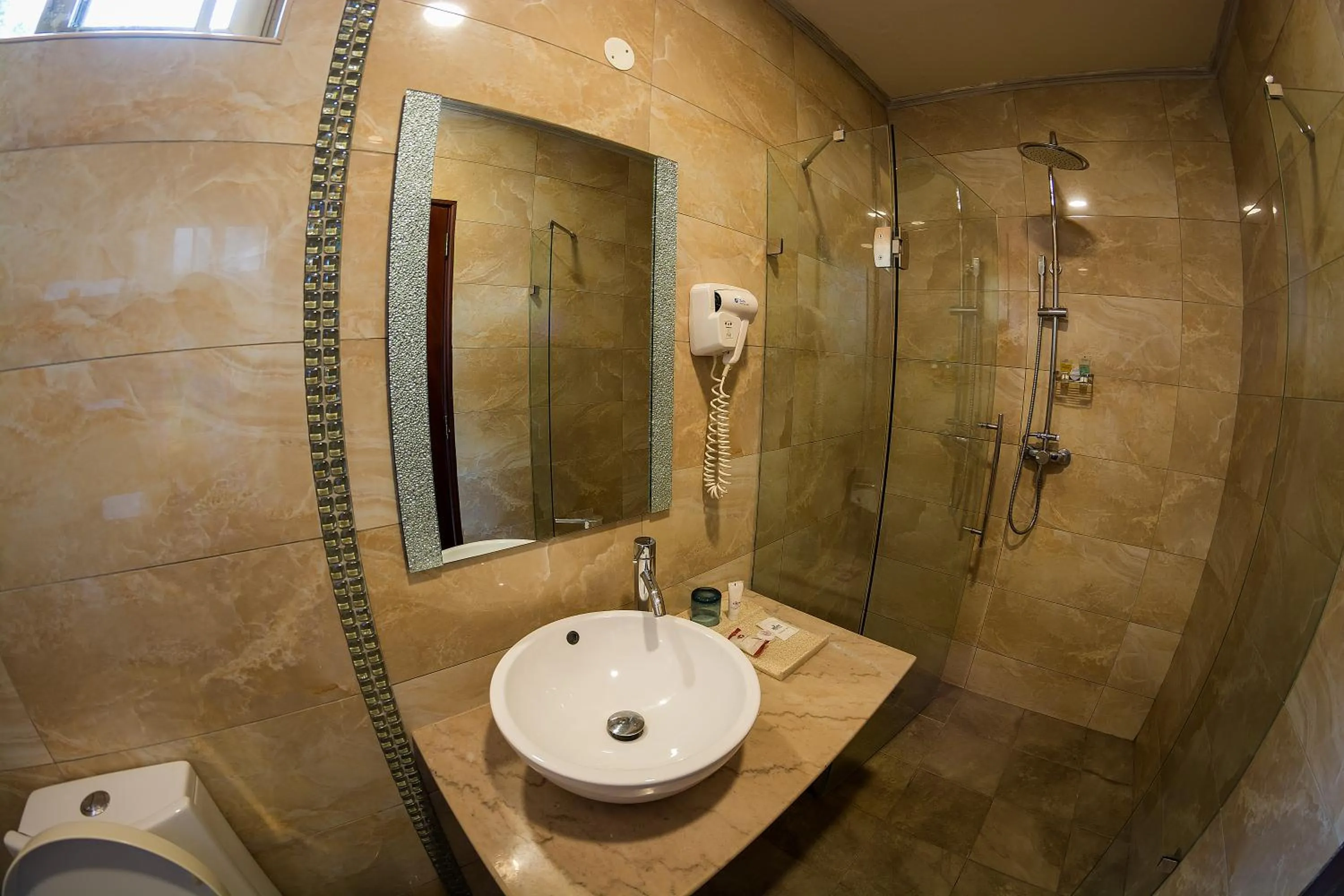 Bathroom in Imperial Heights Hotel, Entebbe