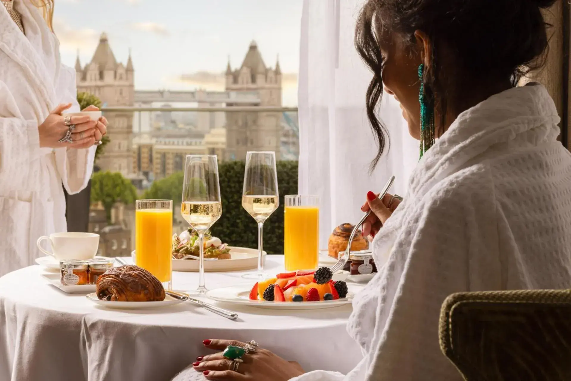 Landmark view in Four Seasons Hotel London at Tower Bridge Landmark view in Four Seasons Hotel London at Tower Bridge