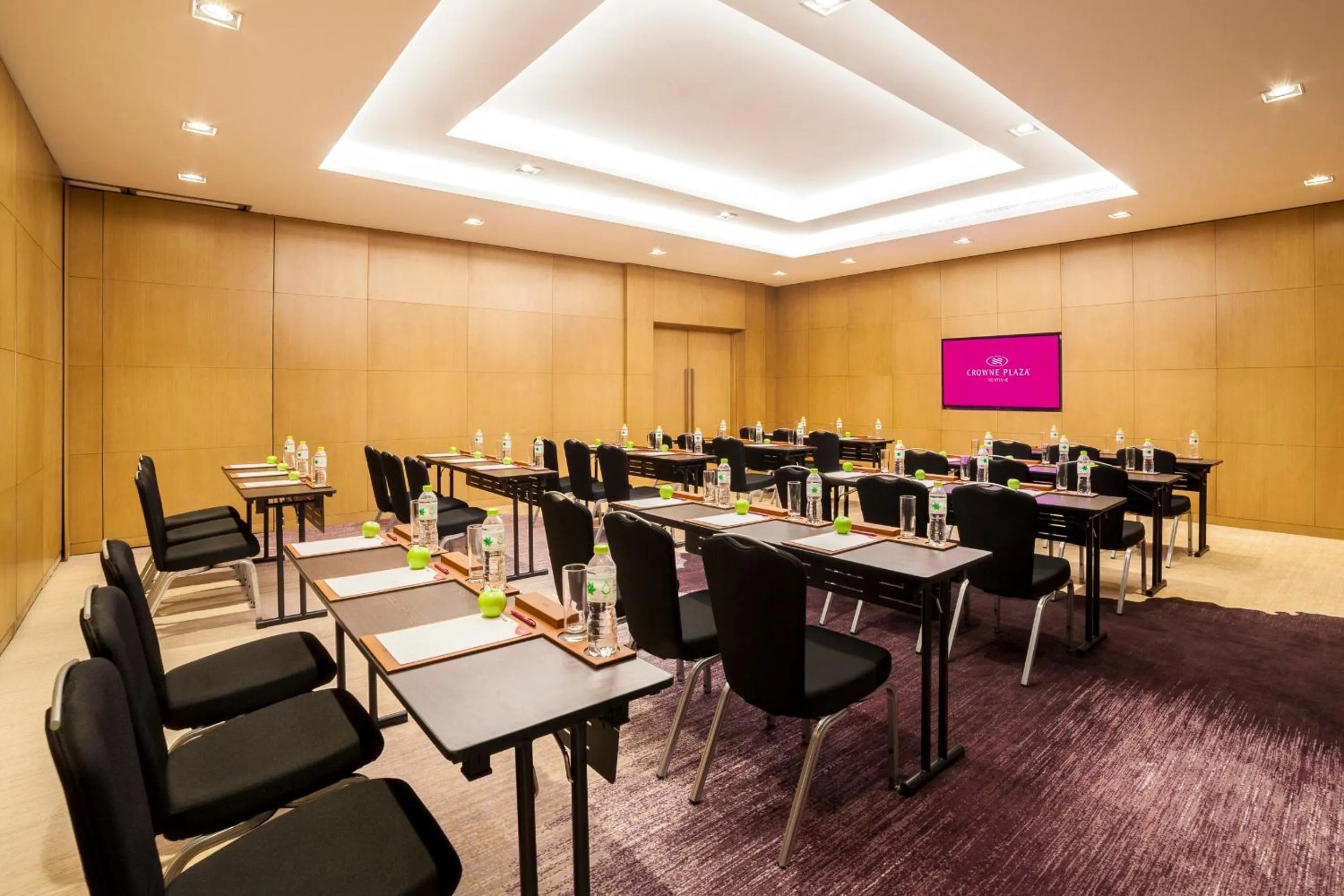 Meeting/conference room in Crowne Plaza Vientiane by IHG