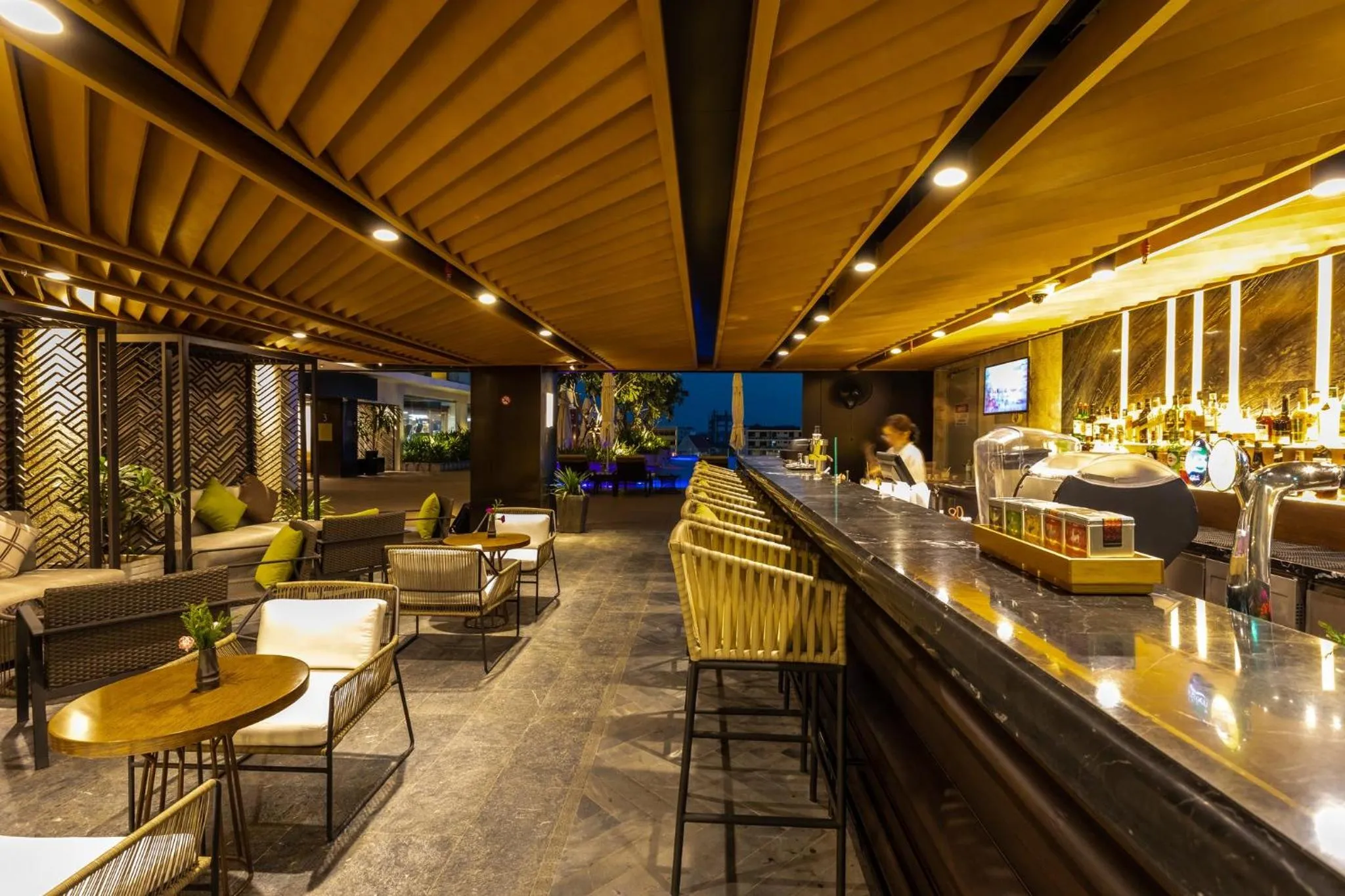 Restaurant/places to eat in Crowne Plaza Vientiane by IHG