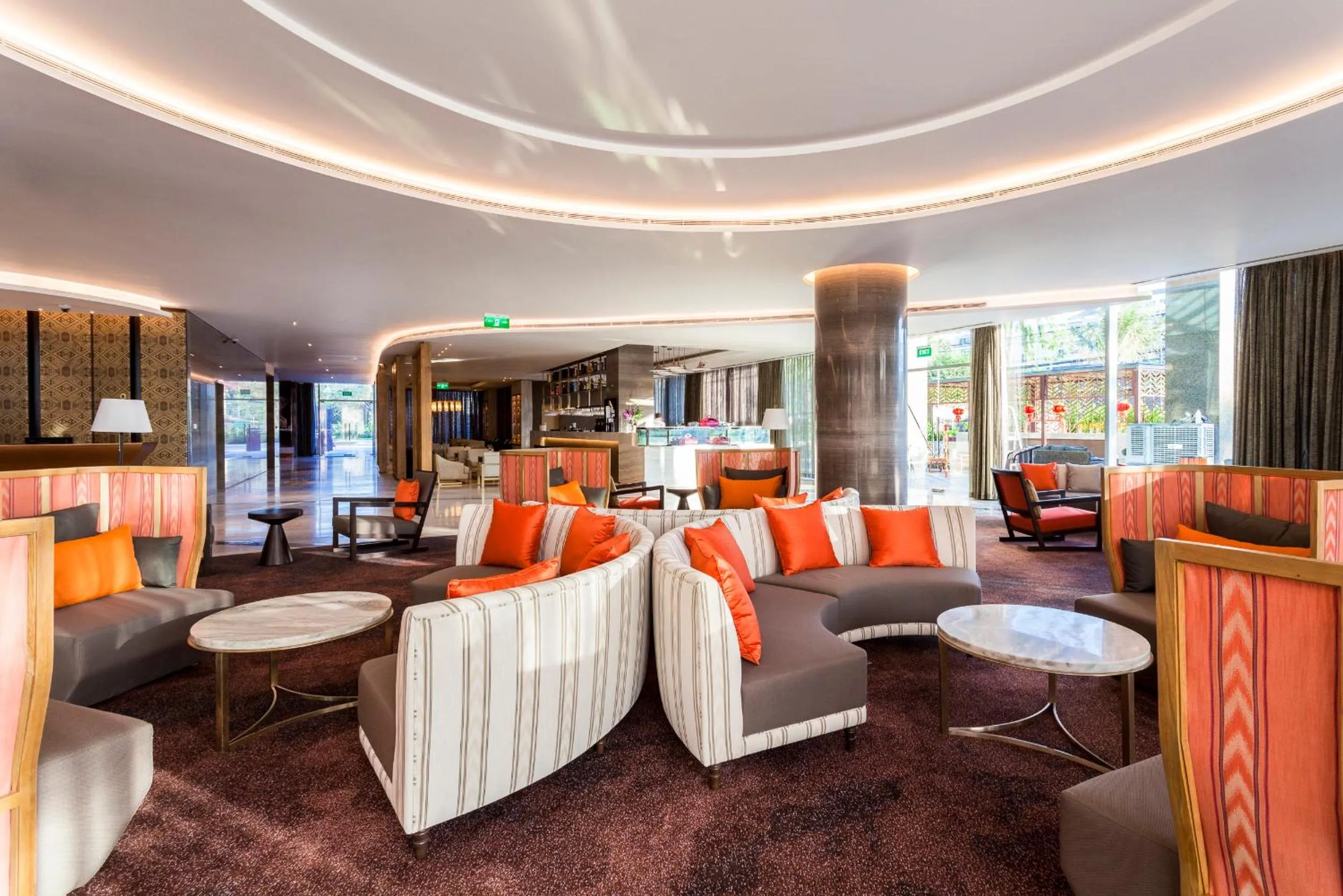 Lounge or bar in Crowne Plaza Vientiane by IHG