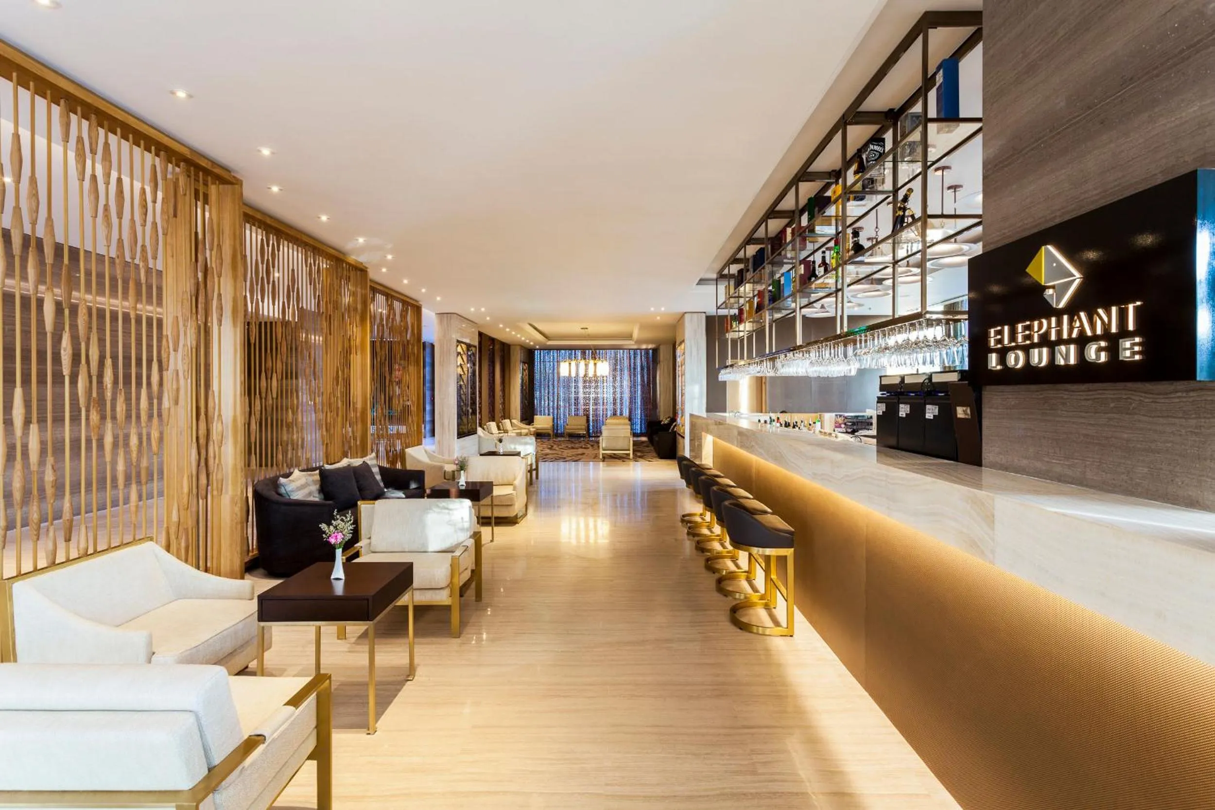 Lounge or bar in Crowne Plaza Vientiane by IHG