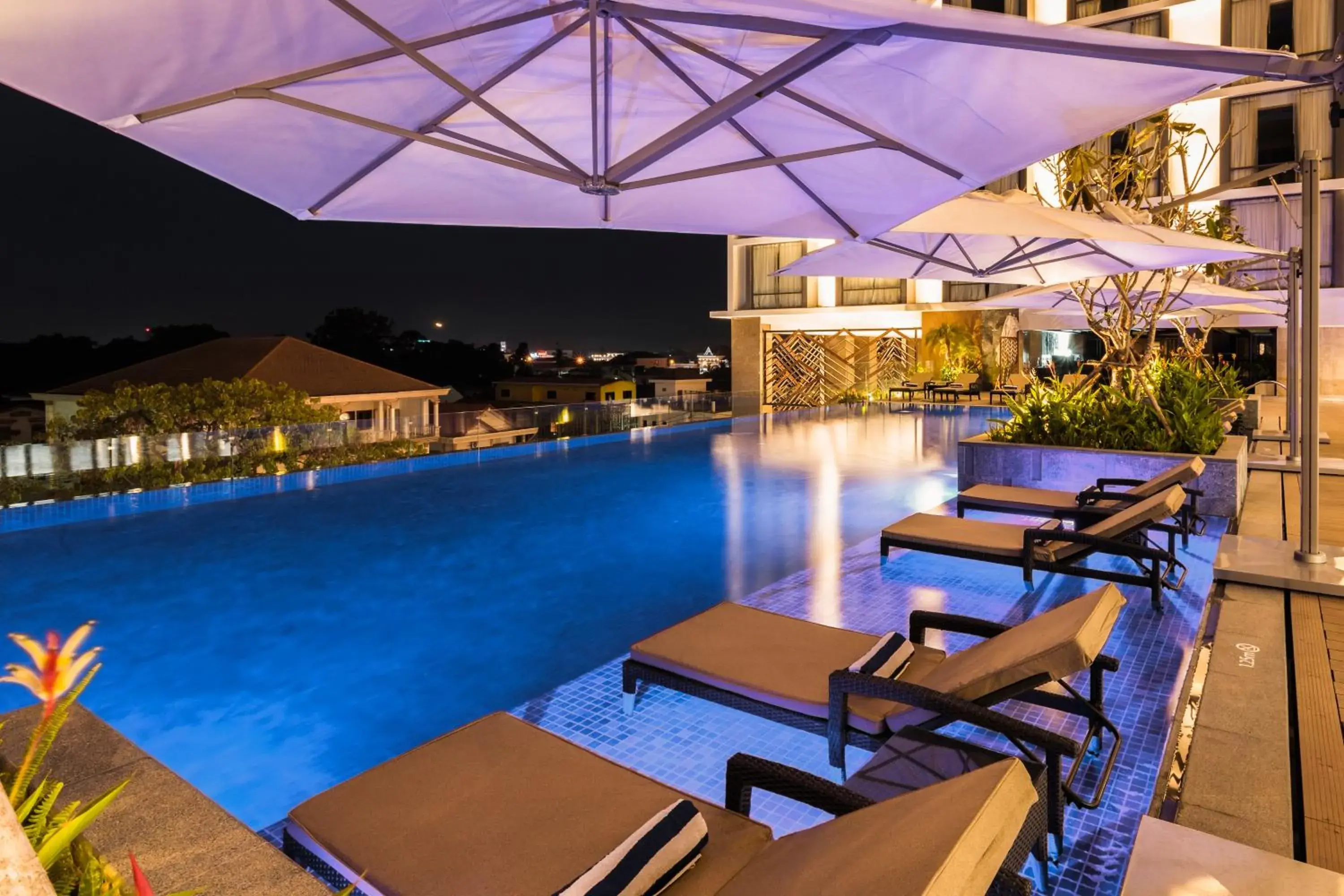 Swimming pool in Crowne Plaza Vientiane by IHG Swimming pool in Crowne Plaza Vientiane by IHG