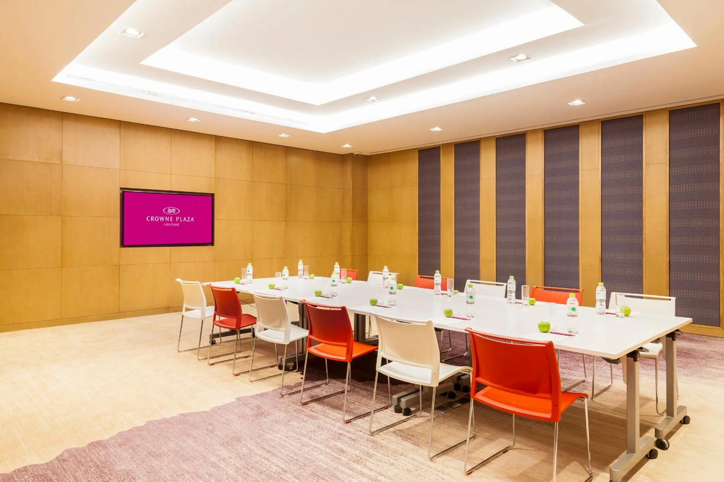 Meeting/conference room in Crowne Plaza Vientiane by IHG