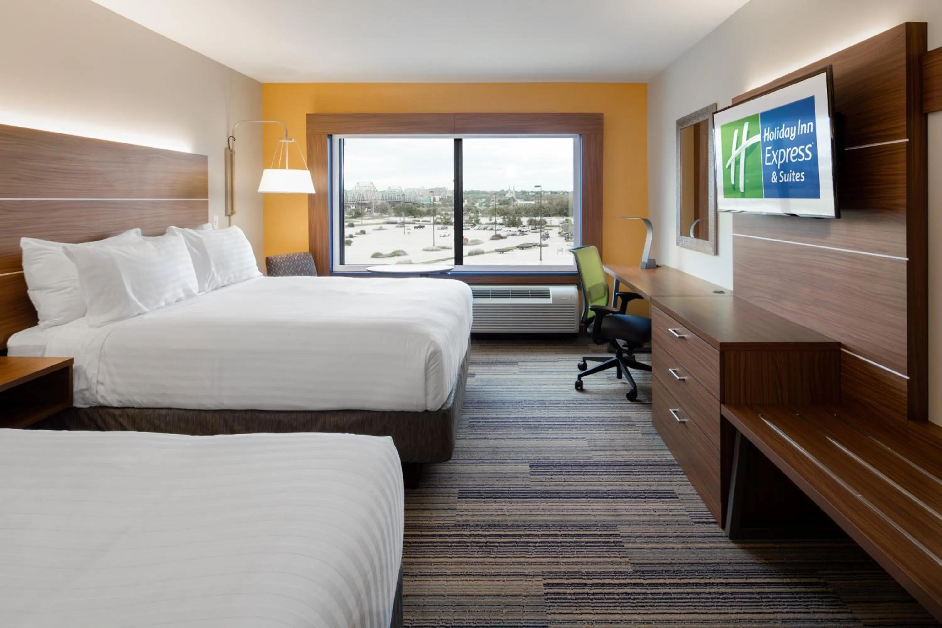 Photo of the whole room, Bed in Holiday Inn Express East Peoria - Riverfront by IHG