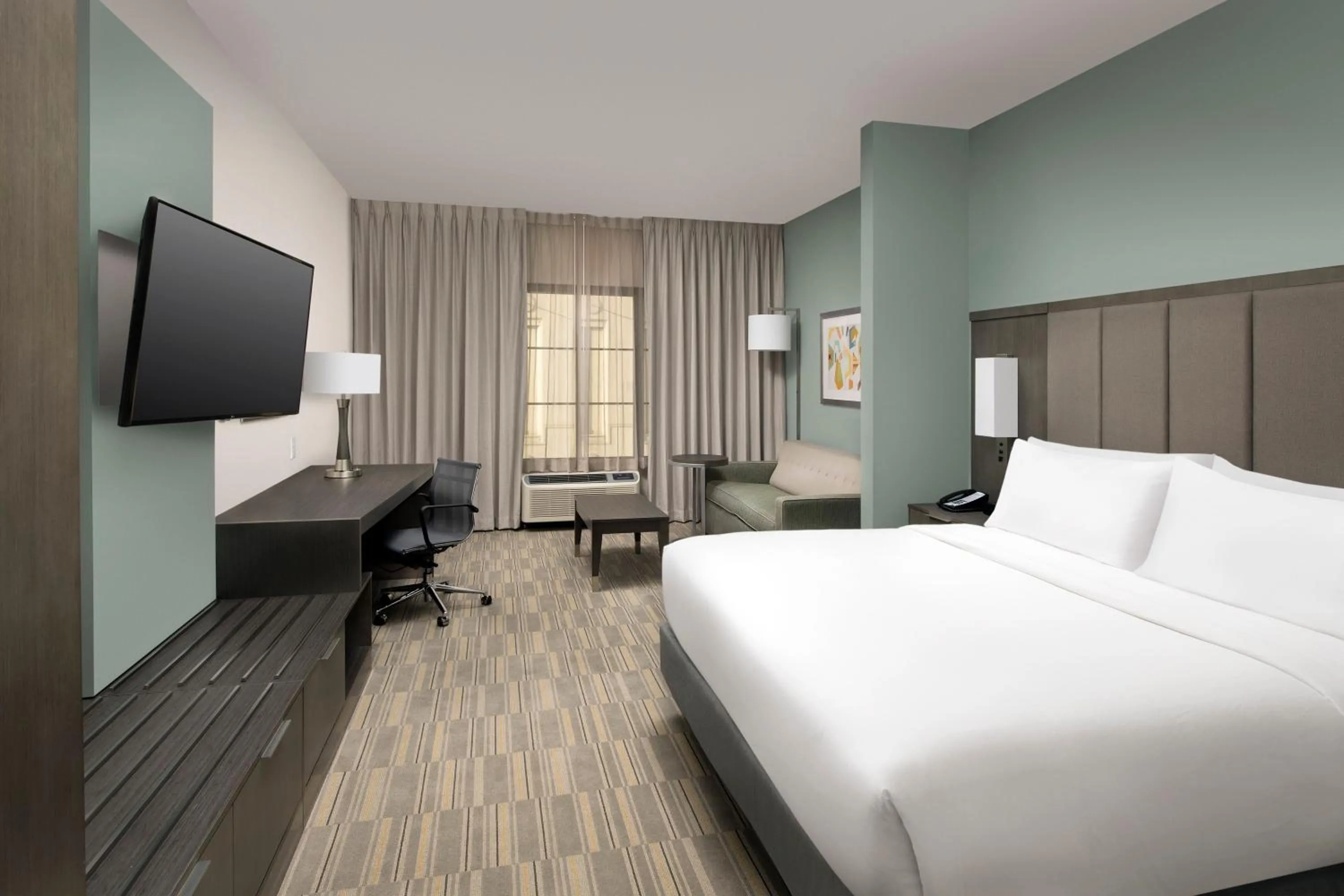 Photo of the whole room, Bed in Holiday Inn Express Pensacola Downtown by IHG