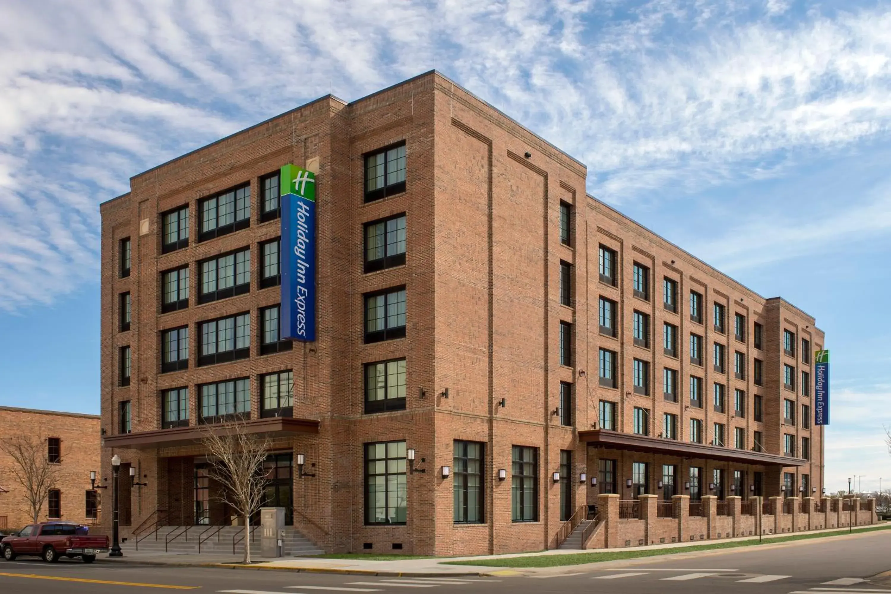 Property building in Holiday Inn Express Pensacola Downtown by IHG Property building in Holiday Inn Express Pensacola Downtown by IHG