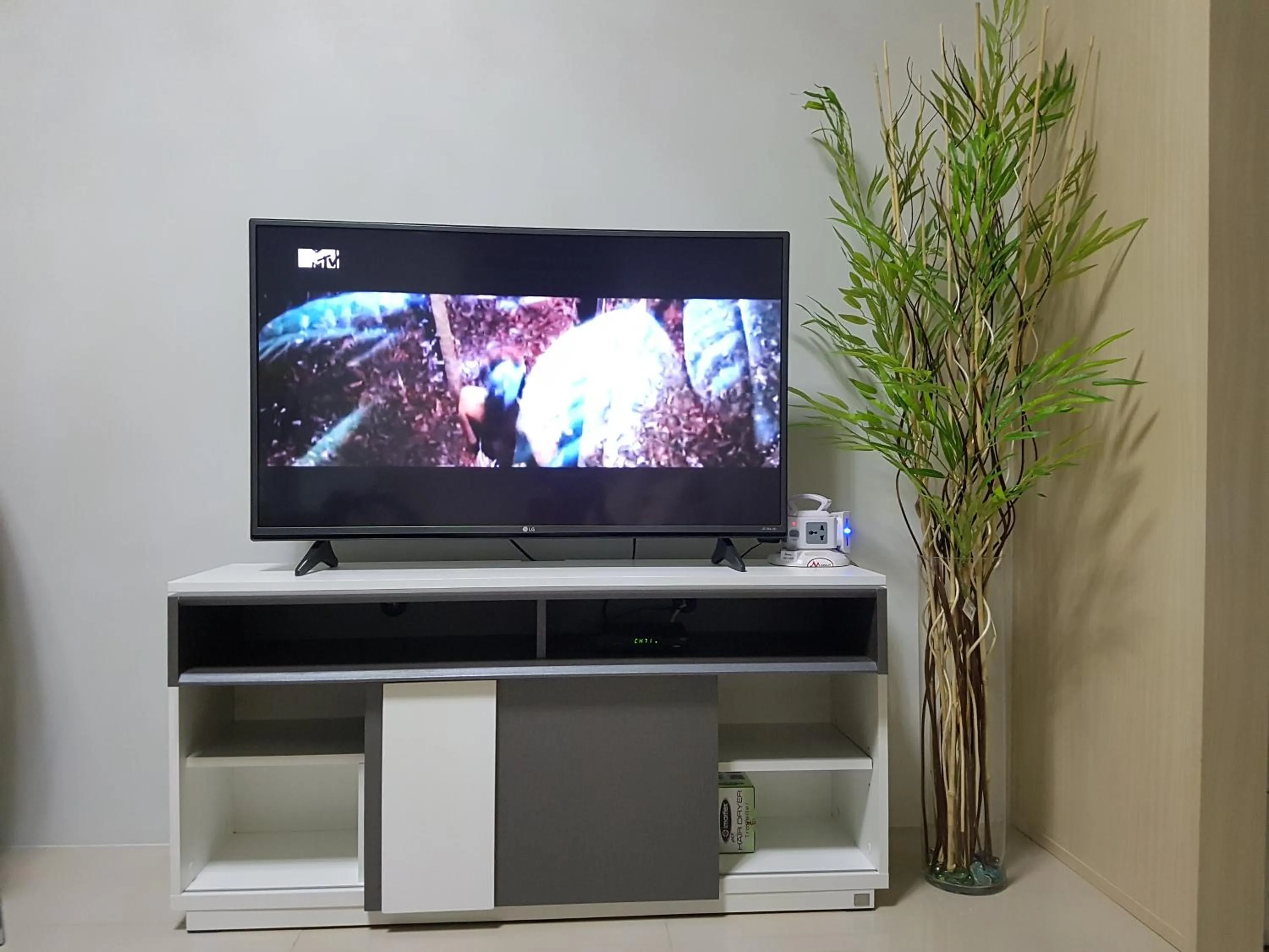 TV and multimedia in All At Jazz - Makati Serviced Apartments