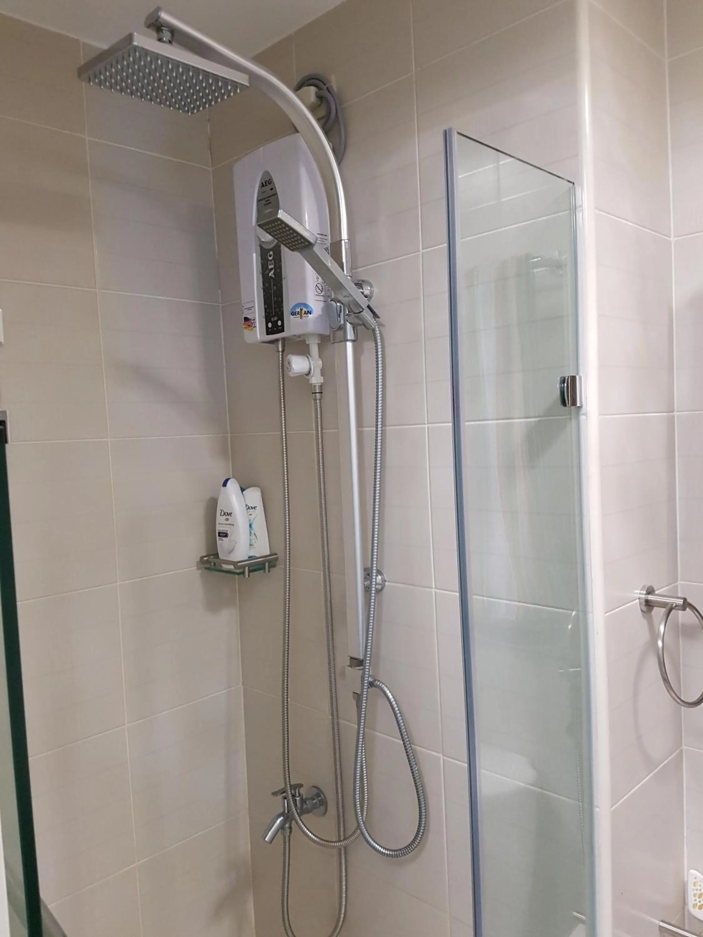 Shower in All At Jazz - Makati Serviced Apartments