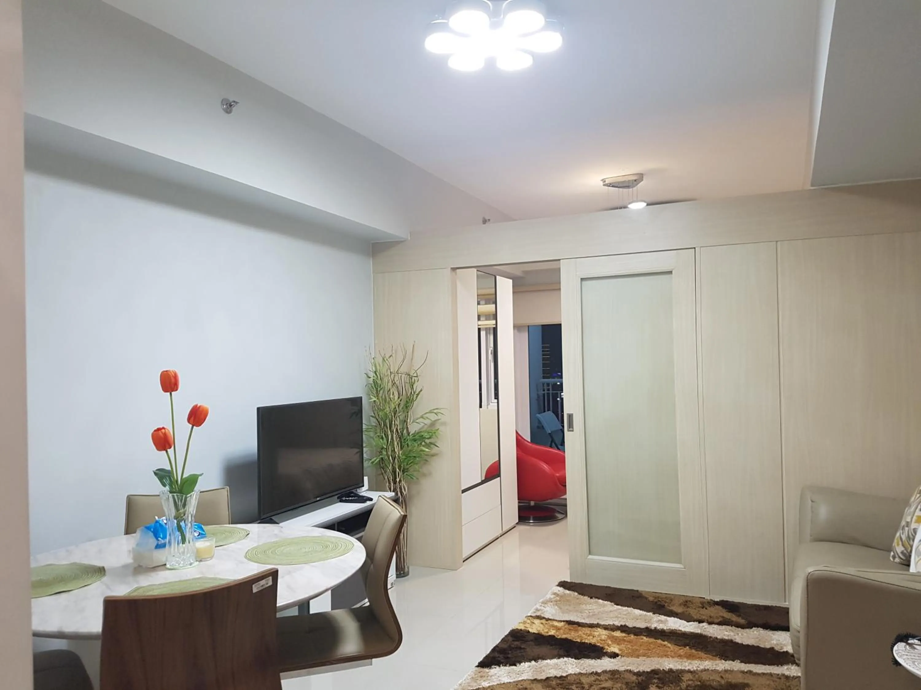TV and multimedia in All At Jazz - Makati Serviced Apartments