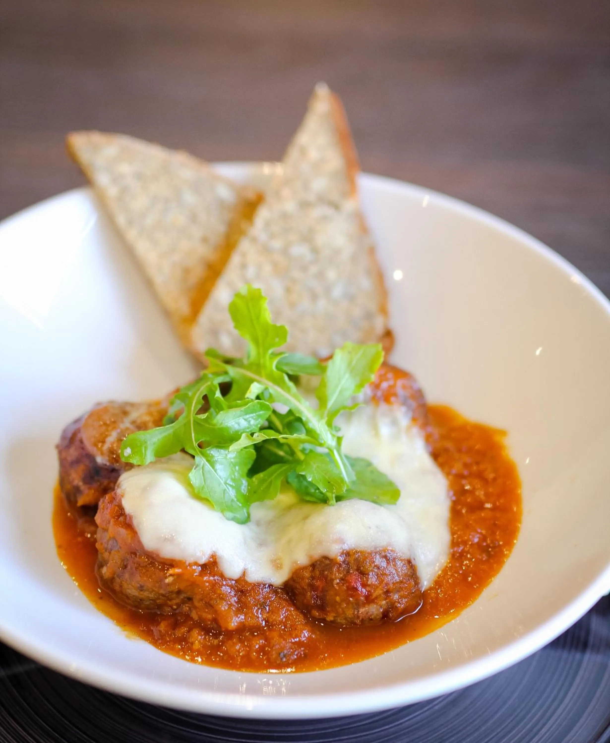 Restaurant/places to eat in New National Hotel and Conference