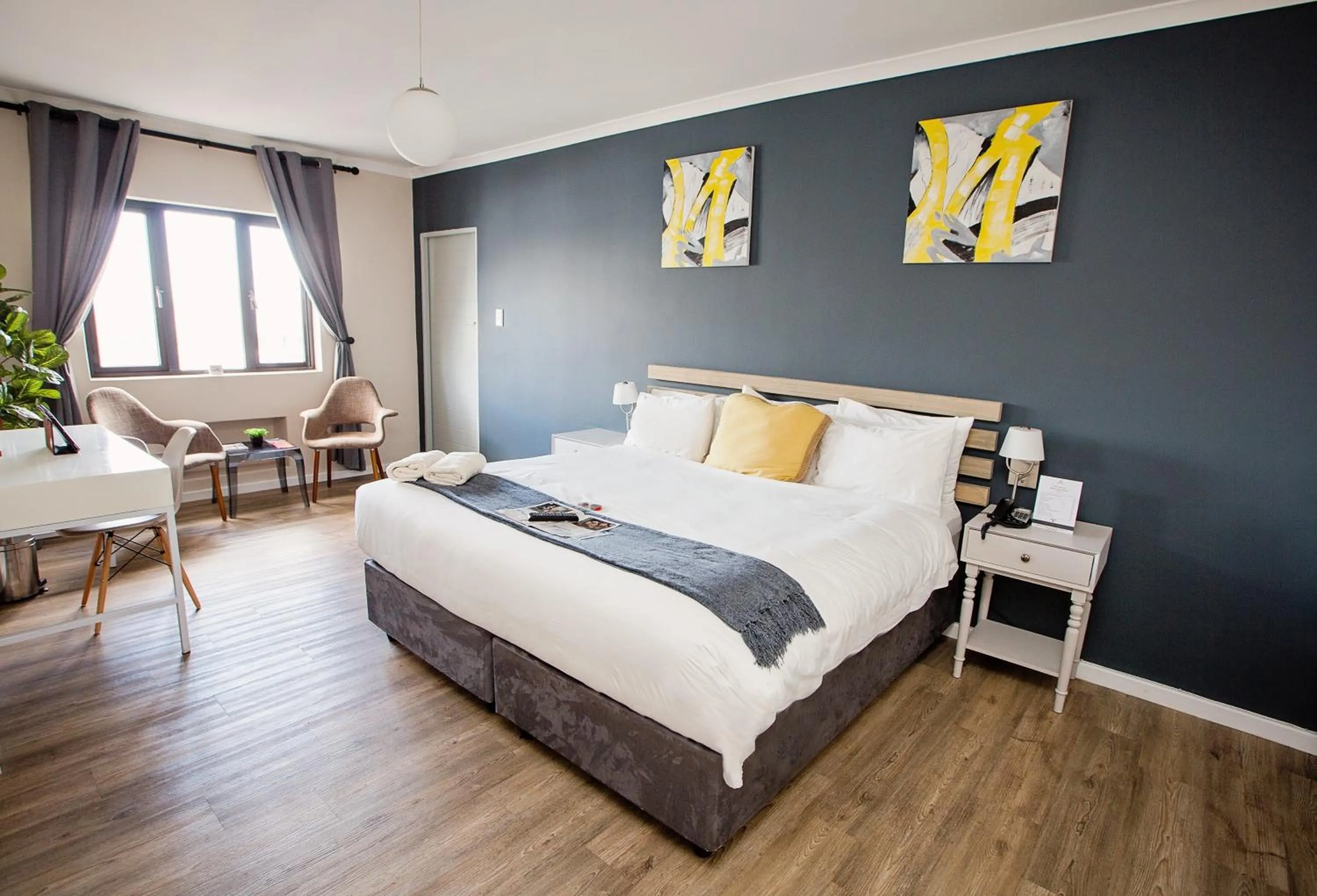 Photo of the whole room, Bed in New National Hotel and Conference